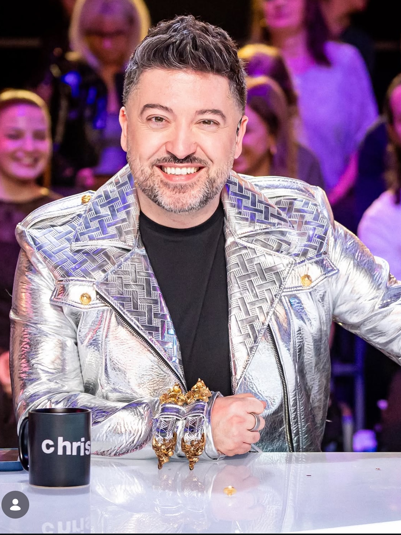 A new season with @lechrismarques ✨❤️ for @dals_tf1 🪩
👗 by @auroredonguy ❤️
Thank you @mon_truc_en_plumes_ for your help and talent ❤️
.
Thanks my team @max_ime_pct @reeceadlam
.
#fashion #design #chrismarques #dals #veste #onmeasure