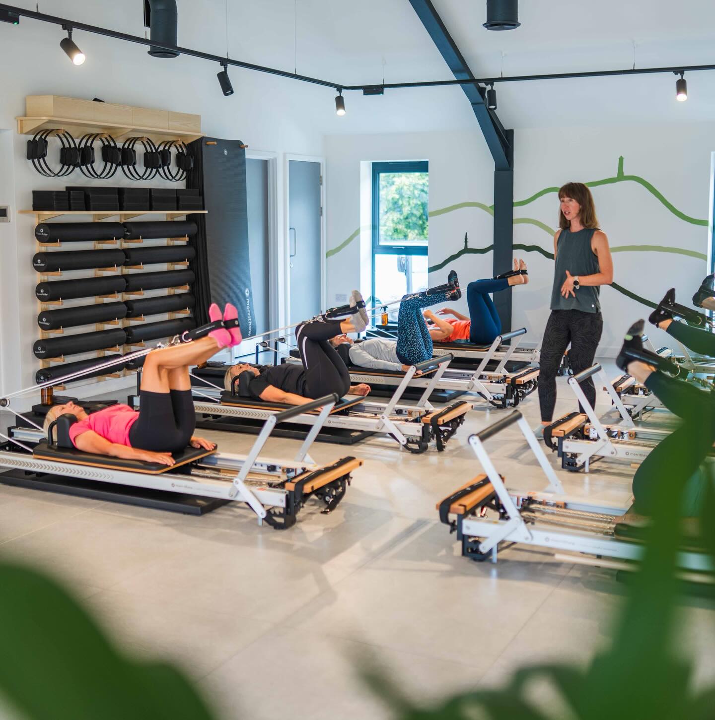 📅 This week’s TIMETABLE 🤗
Last minute space available for our NEW Reformer Pilates Foundations class starting the Friday at 10.30am 📣
MONDAY - Closed
TUESDAY
8am Strength for Runners
9.20am Pilates Challenge
10.30am Reformer Pilates
5.20pm Reformer for Runners
6.30pm Pilates for Runners
7.30pm Social Run & Stretch
8.30pm Publates 🍻
WEDNESDAY
12.15pm Pilates Challenge (online)
12.30pm Simply Strength
5.20pm Reformer Pilates
6.30pm Reformer for Runners
THURSDAY
8am Reformer for Runners
9.20am Reformer Pilates
10.30am Pilates for Runners
11.30am Social Run & Stretch
5.20pm Pilates for Runners
6.30pm Pilates for Runners
FRIDAY
7.15am Reformer Pilates
9.20am Reformer for Runners
10.30am Reformer Pilates Foundations - 6 week course
11.45am Strength for Runners
Full details of rates and packages on the site 👀
FULLY BOOKED for private appointments this week, but get in touch for availability if you’re struggling to find a time you can do on the app 👀
Bookings via the Runlates app or website. See you soon!
#pilatesforrunners #reformerpilates #reformerforrunners #shrewsbury #pilatesstudio pilatesclass shrewsbury shropshire