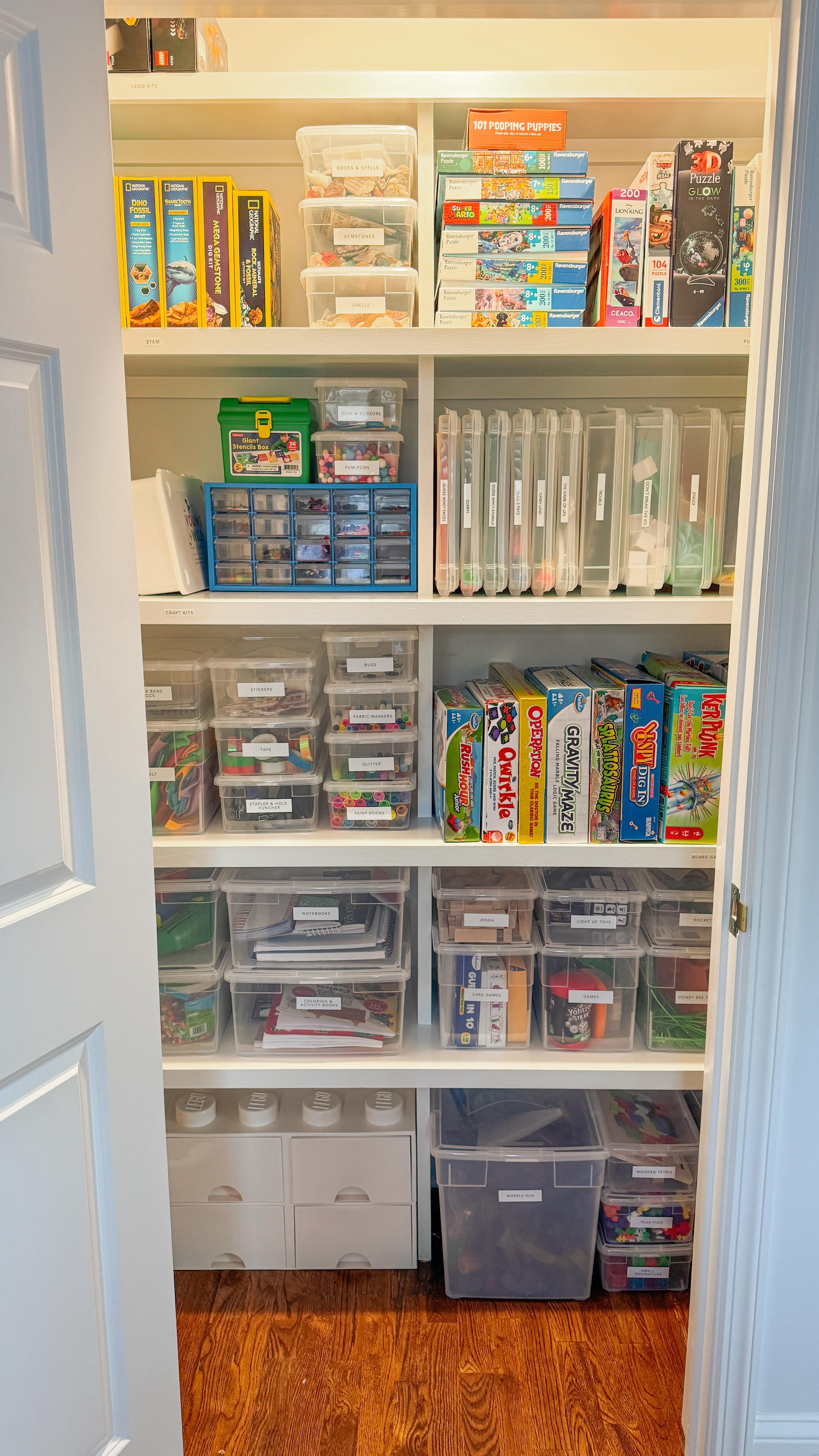 A playroom transformed — and a little Monday reminder.
Every bag that left this space was a choice. A choice to keep only what serves, what sparks joy, what belongs.
May your week start the same way. Clear the noise. Let go of the excess. Make room for what actually matters.
Wishing you a week ahead as clear as this space. 🤍✨
#professionalorganizer #homeorganization #playroom #playroomorganization