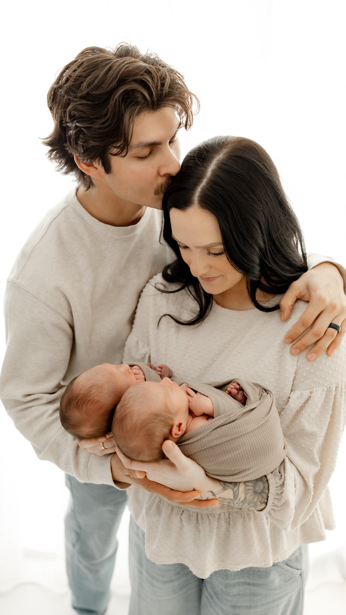 When choosing a newborn photographer, it’s so important to find someone who is experienced, patient, and deeply knowledgeable in newborn safety, proper posing, and baby comfort. Creating a calm, safe environment for your baby is always my top priority, while capturing every tiny detail you never want to forget. ✨
#brendapphotographynewborn #newbornphotosession #oswegoillinois #montgomeryil