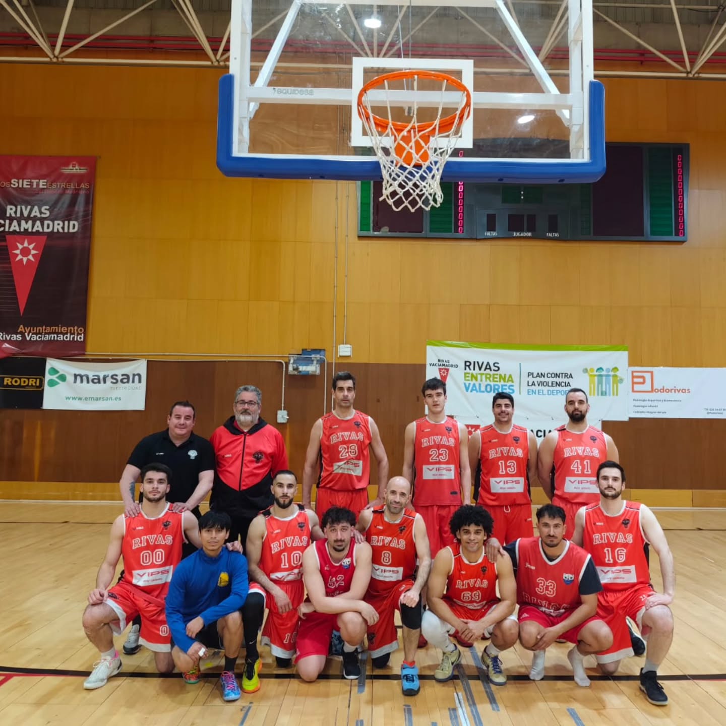 Senior masculino 2ª Autonómica Oro
55-67 vs CB Perales
Partido en el que salimos muy bien en ataque y fuertes en defensa, pero poco a poco Perales nos va superando, haciendo que lleguemos al descanso casi empatados.
Tras el descanso fuimos a por el partido, pero el poco acierto en ataque nos lastra, y en defensa nos cuesta parar a un buen Perales, que abre una ventaja de 10 puntos que no conseguimos reducir, aunque nos acercamos a 6 en dos ocasiones.
¡Seguimos trabajando!