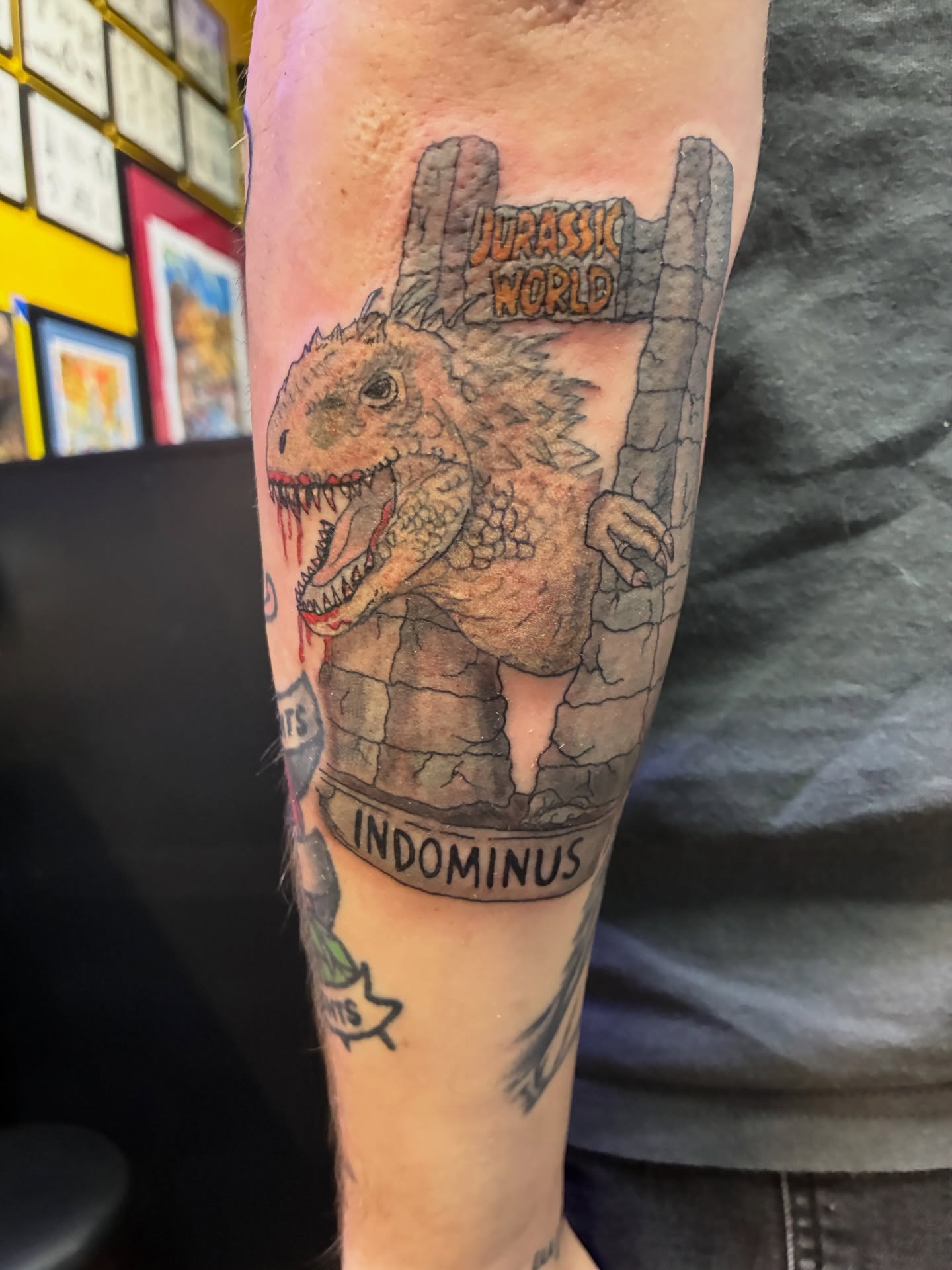 Indominus Rex for a long time client. 😄
Thanks for always bringing in fun ideas and trusting me to execute them.
Made @tattootattooseattle
#jurassicworld #indominusrex #dinosaur #dinosaurtattoo