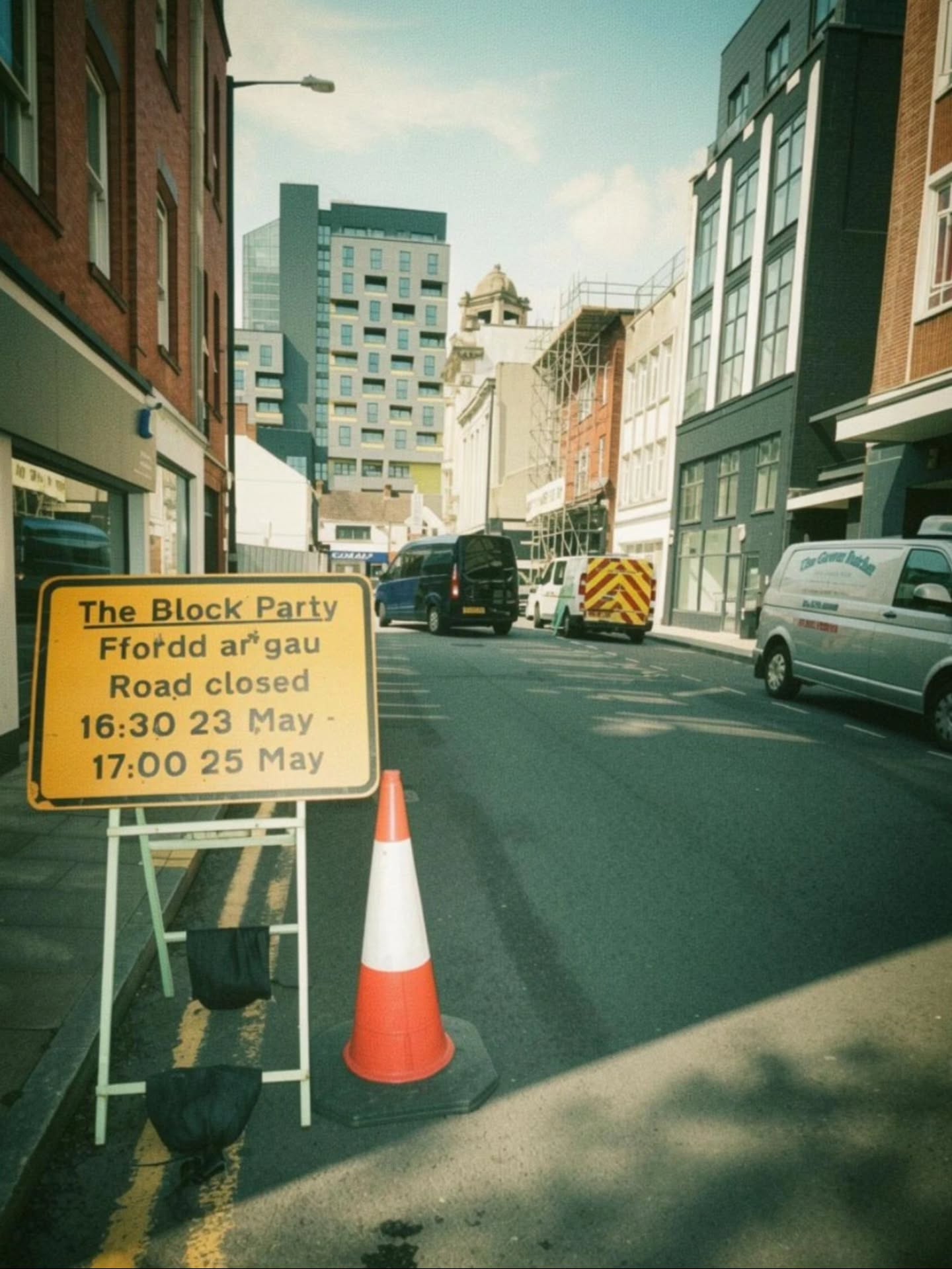 🚨 LOW TICKET WARNING 🚨 👇
The sun is shining and in just over two weeks time we'll be closing off Park Street for our first fully outdoor gig... The Block Party.
With around 20% of advance tickets left, you best hurry to get yours now!
Join us - Bank Holiday Sunday - 24th May for live music, beer and food!
Get yours now: www.thebunkhouseswansea.com
.
.
.
@beerriffbrewing