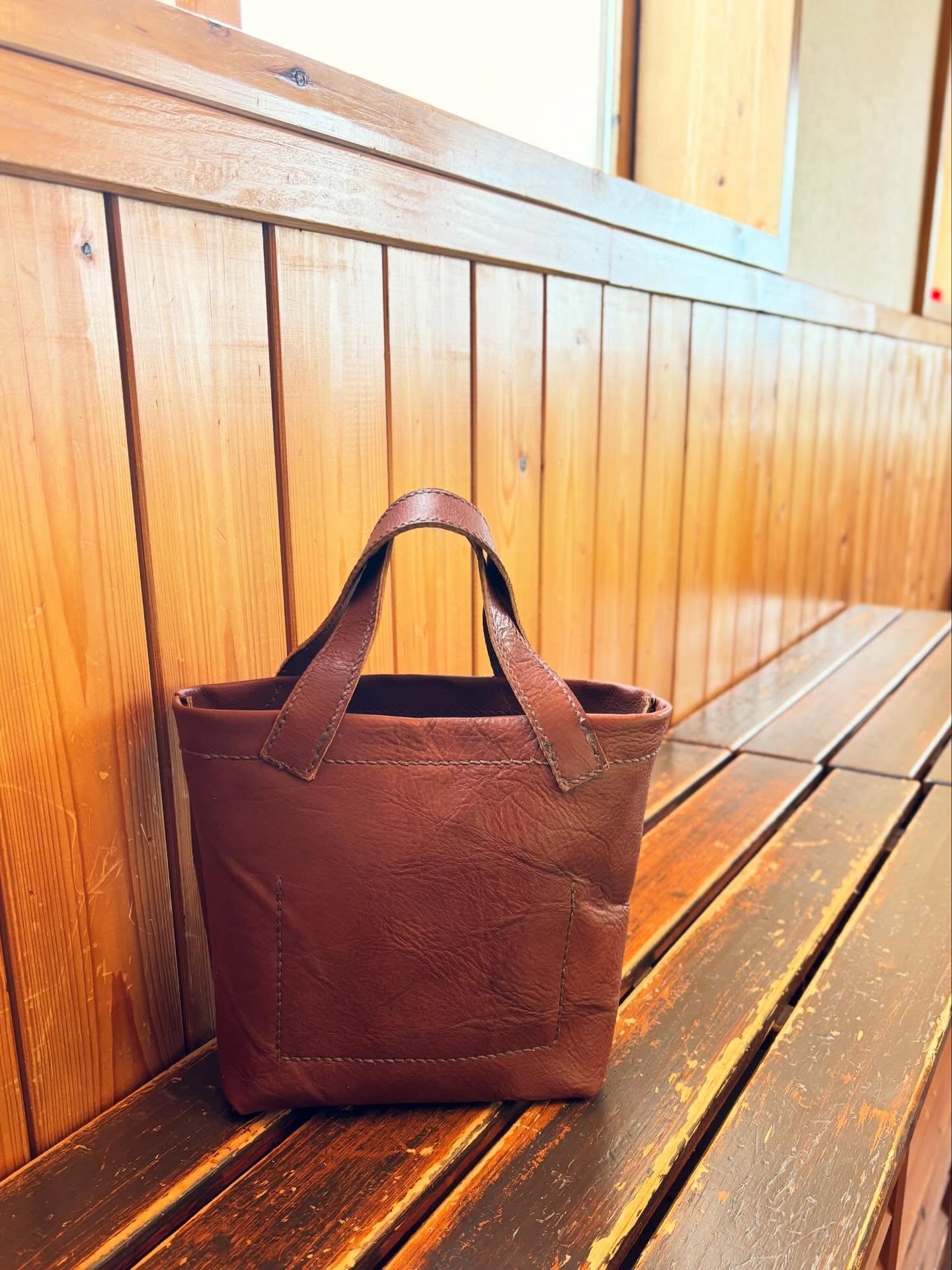 .
手縫いバッグ🪡🧵
サンプル完成‼︎
.
手縫いステッチ
ほっこりあじがあっていいよね