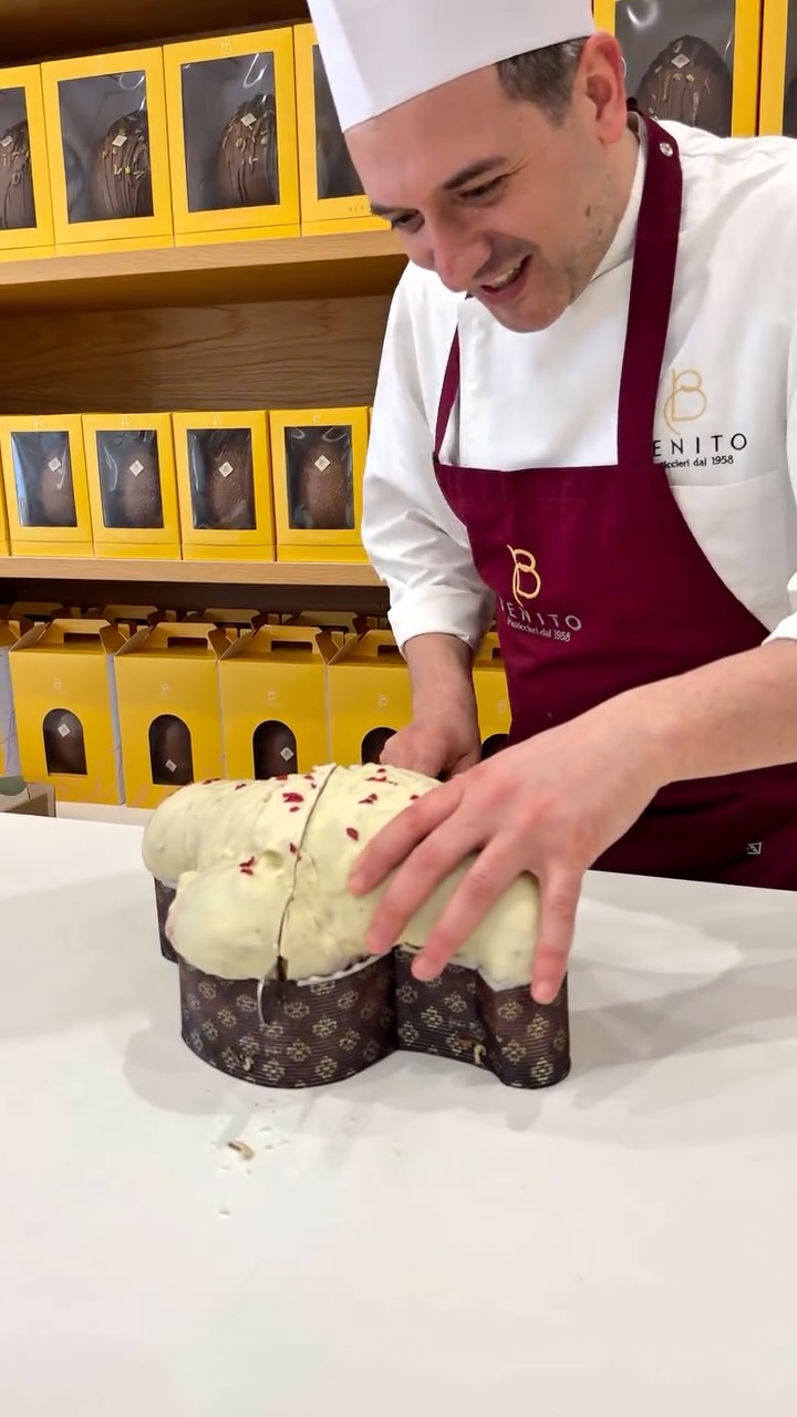 Pasqua è alle porte e qui da Benito l’aria profuma già di primavera! 🌸
Dai colori pastello delle nostre nuove confezioni alla morbidezza incredibile della nostra Colomba Artigianale...
Vieni a trovarci in pasticceria per scegliere la tua preferita! 🐣
#pasticceriabenito #pasqua #pasticceriaartigianale