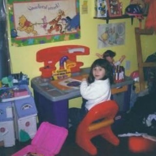 This was my first desk. Thank you to everyone who comes and sits with me at my current desk and holds hands and lets me PAINT THEIR NAAAAILS. I’m stunned. Shocked. I get to live my dream of being an artist. Thank you all so much. 💖