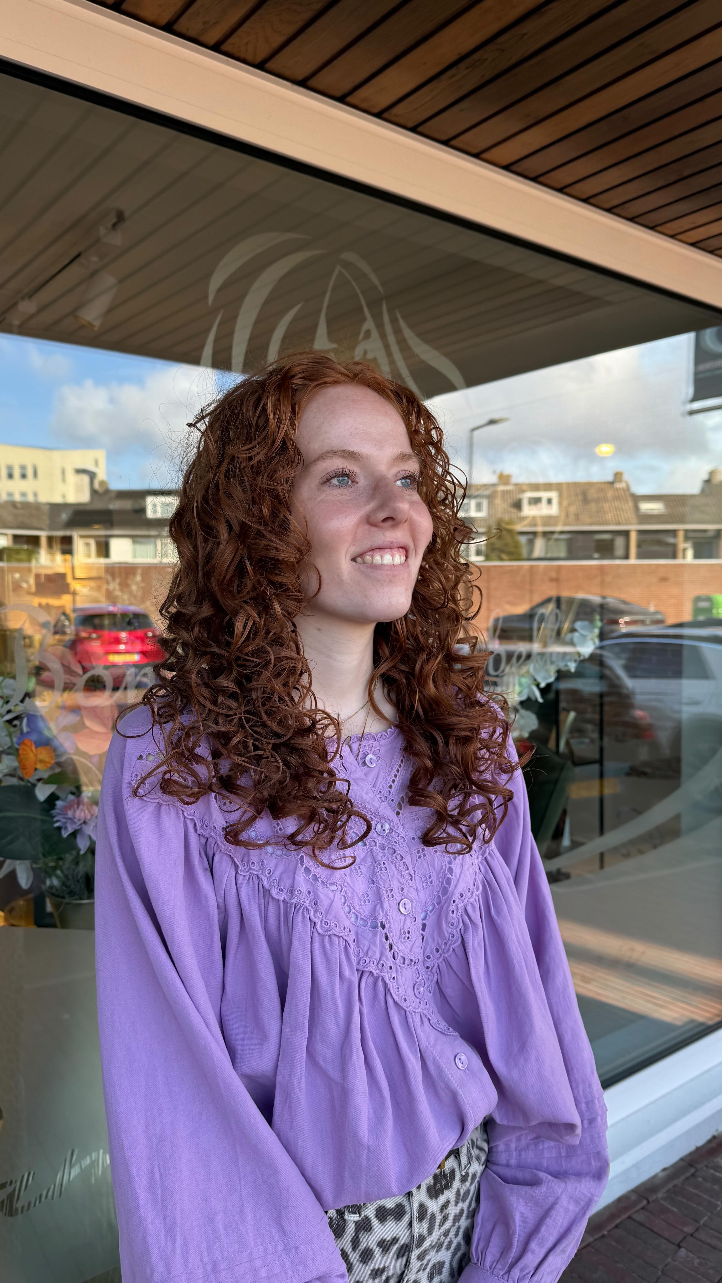 Before & After
Meer volume met lengte behoud? Dat kan door faceframing lagen. Dit hebben wij gedaan bij Anne-Lyn😍
Met haar prachtige haar kleur en krullen is het echt een feestje om te werken🧡
#krullenkapper #krullenkapperzwijndrecht #krullenkapperbarendrecht #krullenknippen #langkrullendhaar