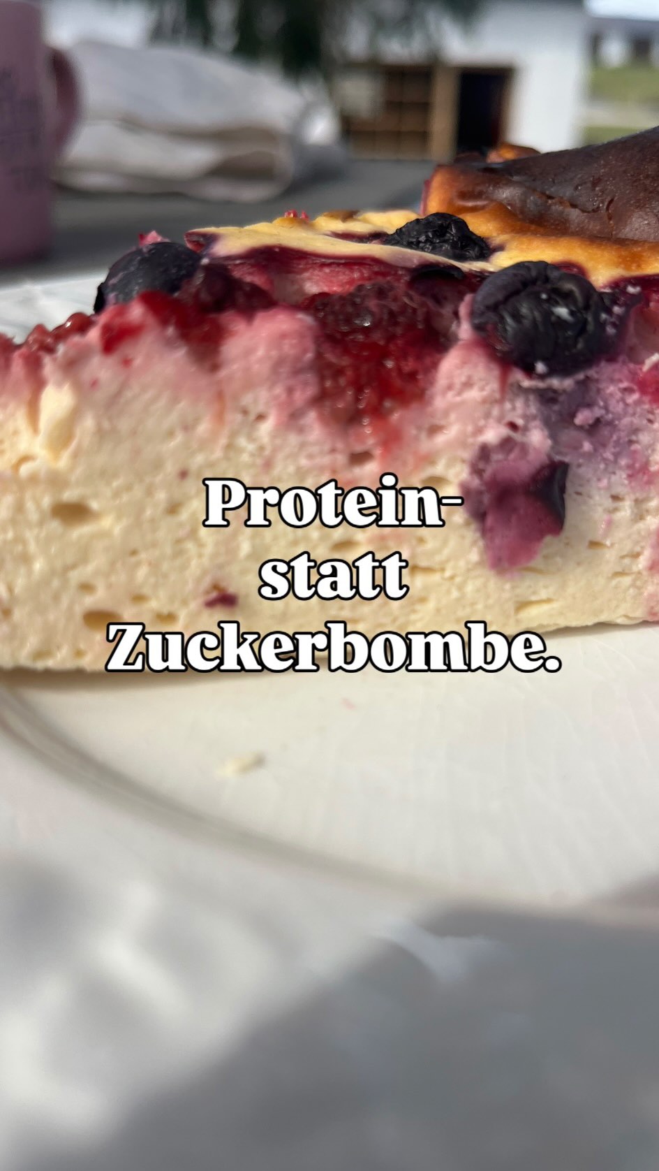 Ich habe für mich entschieden, raffinierten Zucker wegzulassen. Und das, obwohl ich eine echte Naschkatze bin.
Verzichte ich deshalb auf süße Köstlichkeiten? Nein. Ich hole mir nur die Süße von woanders.
Und was bringt mir das?
✨ meine Stimmungsschwankungen in den Wechseljahren sind,wie weggeblasen
✨ meine Konzentrationsschwierigkeiten sind weniger
✨ mein Schlaf hat sich sehr verbessert
✨ ich habe richtig viel an Gewicht verloren
✨ mein Körpergefühl ist ein besseres
✨ ich bin viel zufriedener und fühle mich einfach viel besser
In der aktuellen Folge von MENOMIO – der Podcast für glückliche Wechseljahre spreche ich mit @anastasia.zampounidis darüber, wie es gelingen kann, raffinierten Zucker einfach wegzulassen. Und ja, es ist viel einfacher, als man denkt.
Kommentiere mit Rezept, wenn du wissen willst, was in meiner köstlichen Torte drinnen ist. Es ist jedenfalls eine Protein statt einer Zuckerbombe.