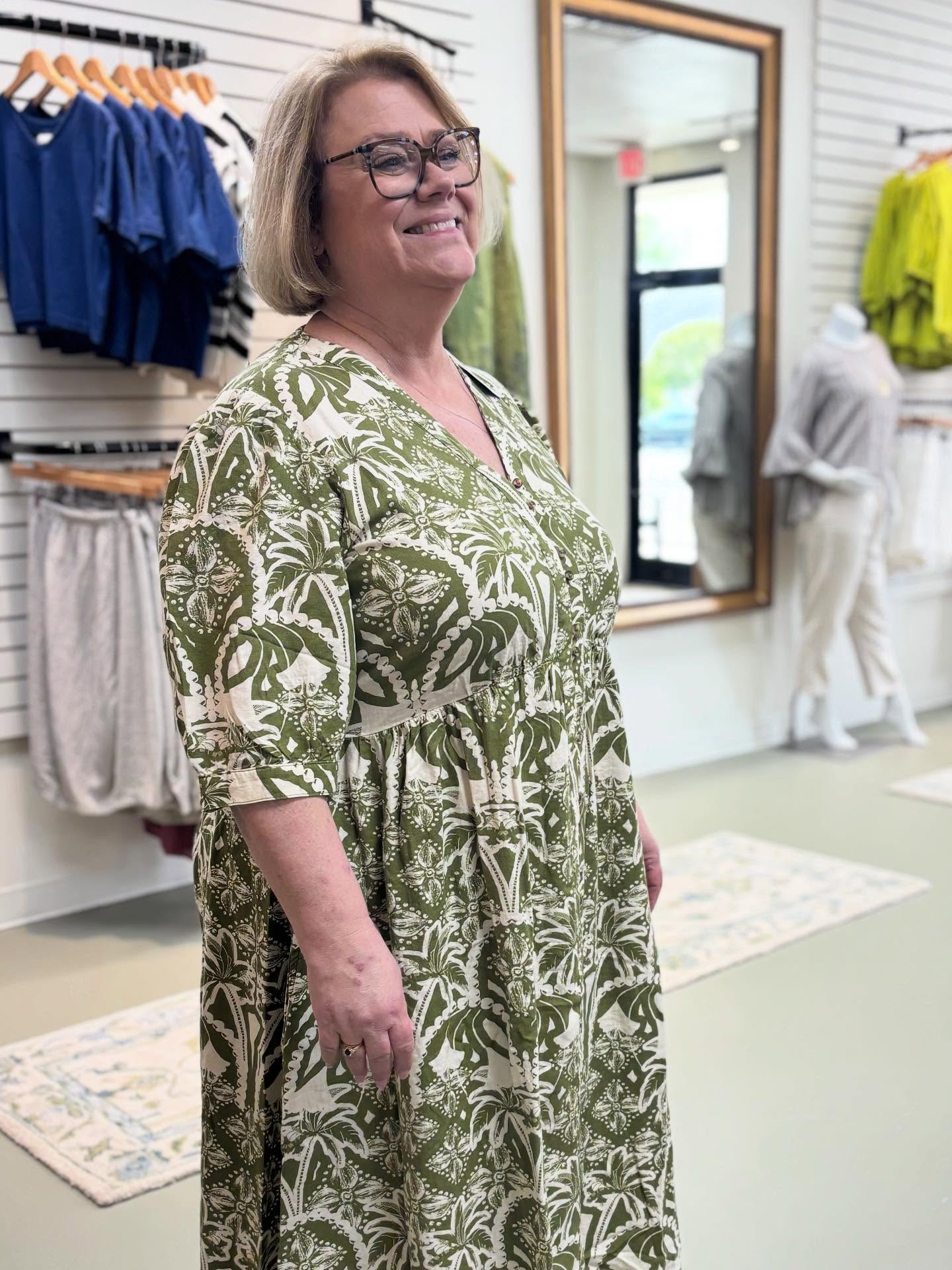 Met a couple of first time customers today and had the best time helping them find outfits they’d love- it was so sweet seeing her come out and be so excited about this dress!
This is from a new brand we carry called White Stuff and they are the most size inclusive brand we work with. They offer pants in petite and tall from 2-20.