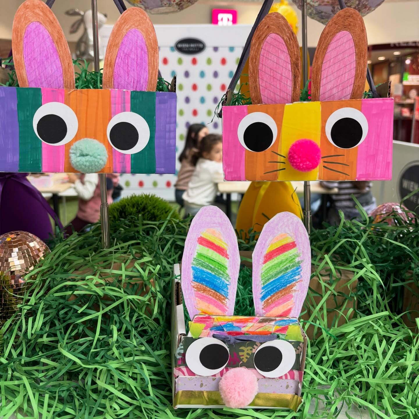 Bunte Osterhasen Parade diese Woche bei unserem Ostercamp @wienmittethemall
#schlaraffenlandkids #kinderunterhaltungwien #kreativkioskschlaraffenland
#ostercamp