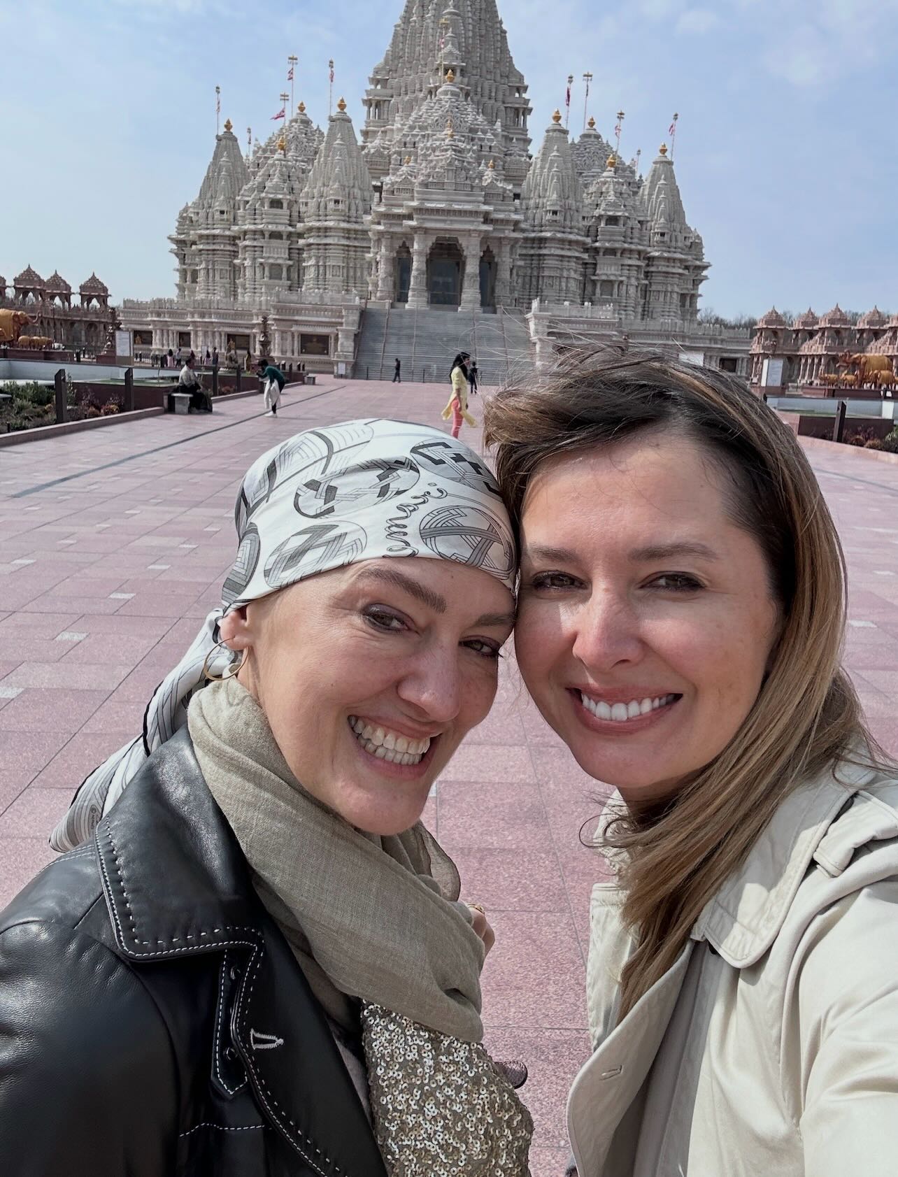 Susanna was one of the women who entrusted me with her story — a deeply personal journey through cancer, chemotherapy and Even when the cancer returned, she continued to move through life with a quiet strength, grace, and presence that left a lasting impression on me.
We had the honor of featuring her in our docuseries, where she shared her experience of identity, healing, and finding herself again through it all.
I feel so lucky to have met her, to have spent time with her, and to have witnessed her beautiful spirit. What she chose to share, so openly and vulnerably, was a gift.
It was truly an honor.
My heart is with her loved ones.
Thank you, Susanna 🤍