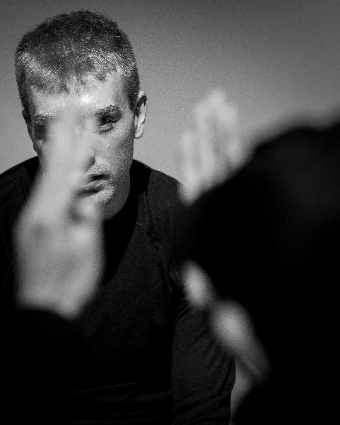 BACKSTAGE du Spectacle#3 La perte, Le reste de Yi-Hsuan Chen // de la série LES FABRICANTS 💥
Les étudiants en 2e année de cursus Artist Diploma au @cnsmdlyon ont investit en mai 2022 le @theatrelarenaissance pour une semaine de créations. 🌟
Reportage complet bientôt en ligne, stay tuned 🔥 :
https://emmanoam.com/histoires-de-vie
#photography #photographe #photographelyon #photographedeplateau #photographedeplateaulyon #backstageset #unitstillphotographer #stillphotography #stillphotographer #onset #photographespectacle #percussions #danse #dance #musique #music #artistdiploma #enseignementsuperieur #cnsmdlyon #conservatoiredelyon #portrait #portraitphotographer #nikon #lyon #oullins #theatrerenaissance #emmanoam #igerslyon #onephotoaday