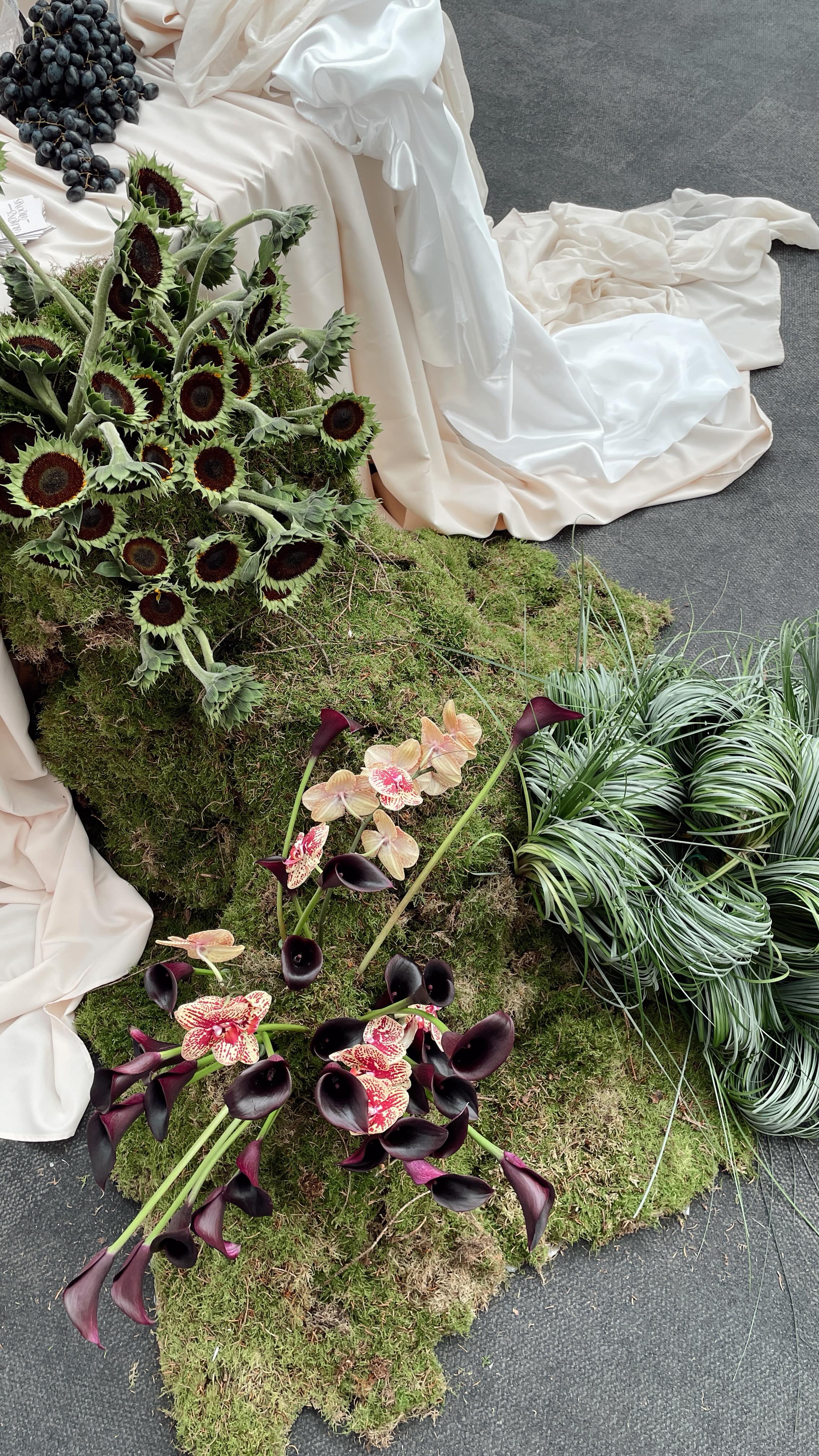 Where florals meet art ✨
Not just something to look at, but something to feel.
Textures, forms, flows, clusters, colours. All working together.