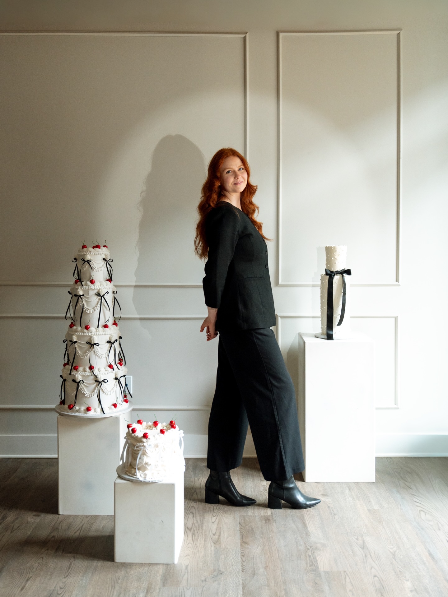 @gingerheadbakeryal studio session back in February 🎂😋 I was honored to take one of these cakes home after the session, and my bookclub devoured it within minutes - SO GOOD!!
Studio sessions are BACK for June and July!! Give your biz a fresh face-lift for the summer with branding photos 🫶🏼 link bio!
Studio - @geophostudio