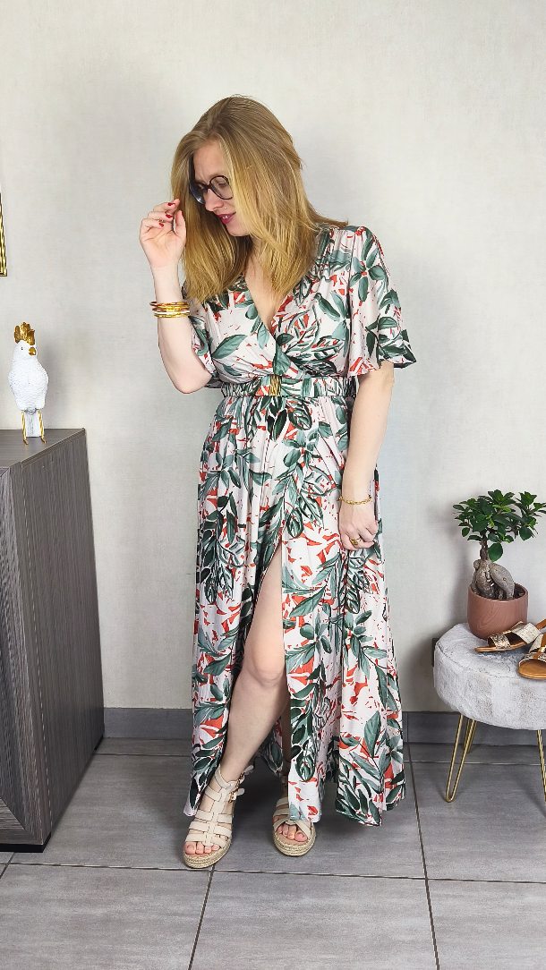 C'est EN LIGNE... Et ça ne va pas rester 😏🔥
La collection "BLOOM & POWER" est enfin dispo 🌸
Des pièces pensées pour te sentir belle, confiante et pleinement toi... Du 34 au 50 sans compromis !! 🥰
Dans ce réel, je te dévoile plusieurs looks...
Mais crois-moi, en vrai, c'est encore pire ‼️🫣
❣️ Tu as un coup de cœur ne tarde pas certaines pièces partent toujours très vite ❣️
👉 Rendez-vous sur l'eshop (lien en bio)
.
.
💭 Tu as un look qui te fait de l'oeil dans cette mini sélection ?! (Le reste est sur l'eshop 💻)
.
.
.
#nouvellecollection #modefemme #lookfemme #tenuedujour #modeinclusive