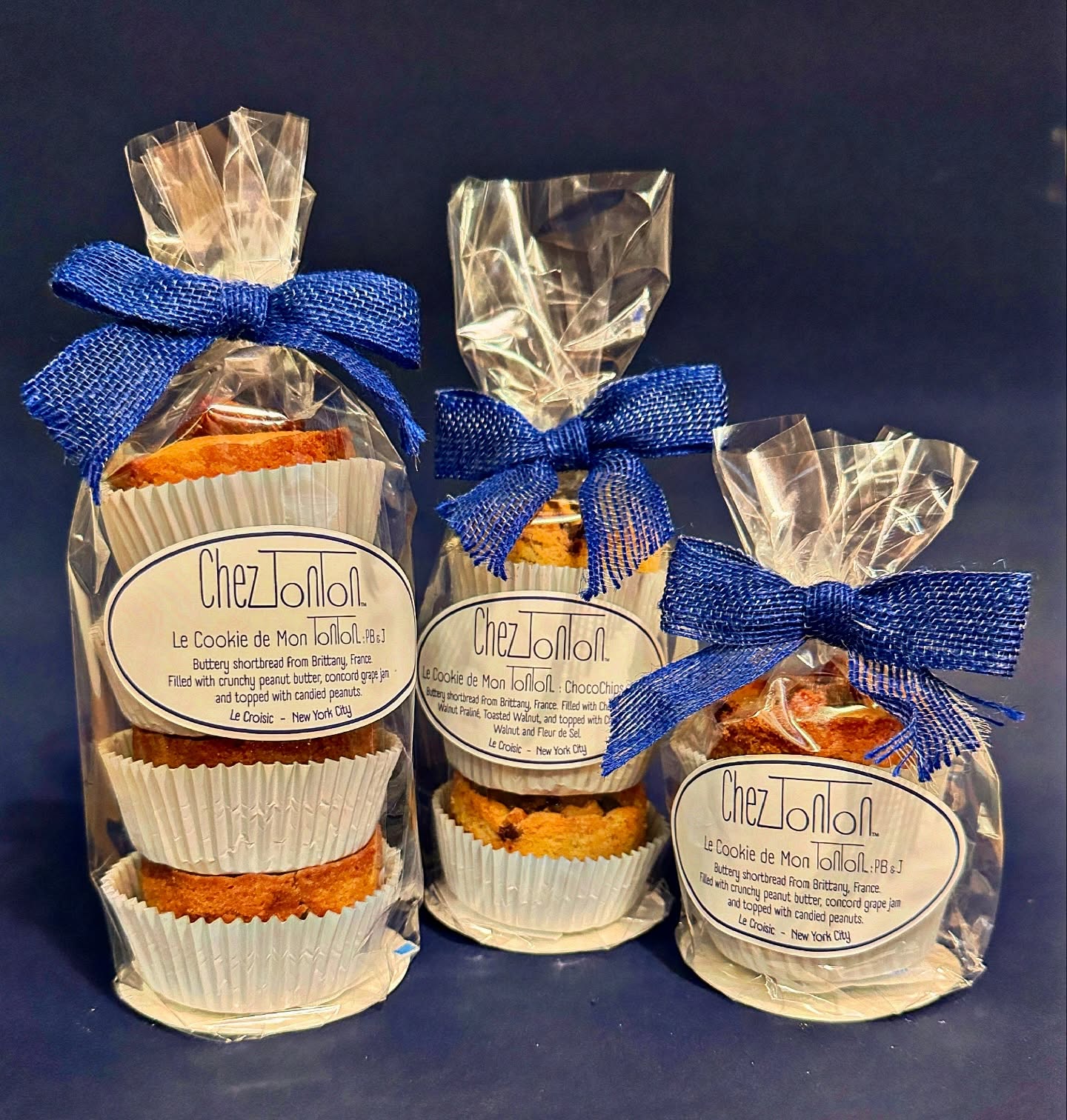 Our sleeves come in 2, 3, or 4 cookies (or solo).
Place your order before Sunday evening for a delivery, pickup, or shipping (nationwide) on the following Wednesday.
#bitingintoahug #bakestagram #bakedgoods #bakedfromscratch #montontonpecan #bakedjoy #fromfashiontobakingn