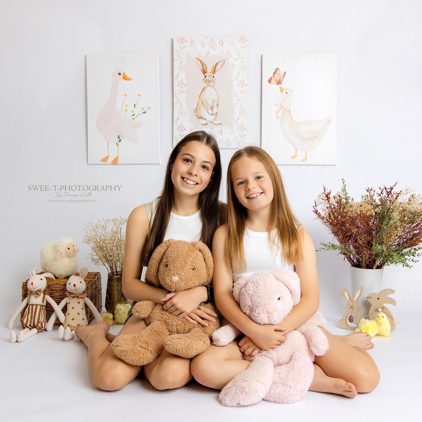 Happy Easter everyone!🐰🐇🥕
I hope you are all having a fantastic long weekend with family and friends, enjoying lots of yummy food, hot cross buns and chocolate too!
My beautiful girls Indiana, almost 13 and Anastasia 9yrs had fun during this little Easter themed shoot.
© 2026 Swee-t-Photography Barossa’s Newborn Photographer
https://www.instagram.com/swee.t.photography/
www.swee-t-photography.com
#barossastudio #Easter2026 #easterminisessions #barossanewbornphotographer #barossastudio barossababyphotographer barossafamilyphotographer
