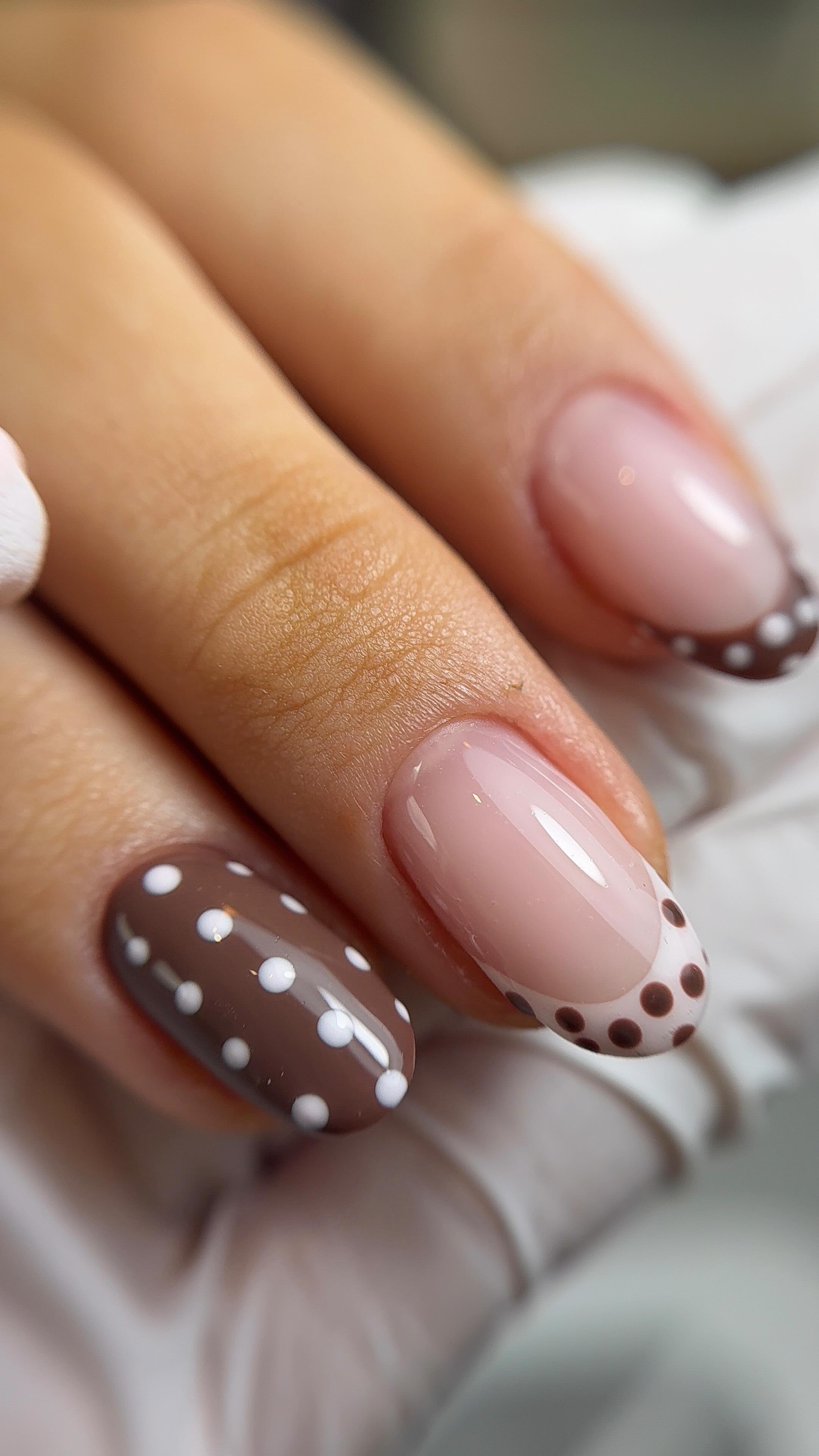 A lot of nail techs use the terms infill and rebalance interchangeably, without fully understanding the difference between the two.
But they are not the same service and they shouldn’t be treated as one.
An infill is simply adding product to the regrowth area.
A rebalance is a full maintenance service.
It involves reducing the existing product, removing any lifting, reassessing the structure, and rebuilding the apex to ensure the nail remains balanced and supported.
These are two very different processes.
Personally, I don’t offer infills.
In most cases, a proper rebalance is required to maintain the integrity of the enhancement and protect the natural nail long term.
Simply adding product to the base without addressing structure or lifting can lead to:
-Imbalance
-Bulk
-Increased lifting
-Breakdown of the enhancement over time
This is also why your service structure and pricing, should reflect the difference.
A rebalance requires more time, more skill, and a full reassessment of the nail. It isn’t just a “top-up.”
Understanding this difference is key to improving both your results and your standards as a nail tech.
Using @nibovi_official 5 in 1 wave. Use code GELCLUB