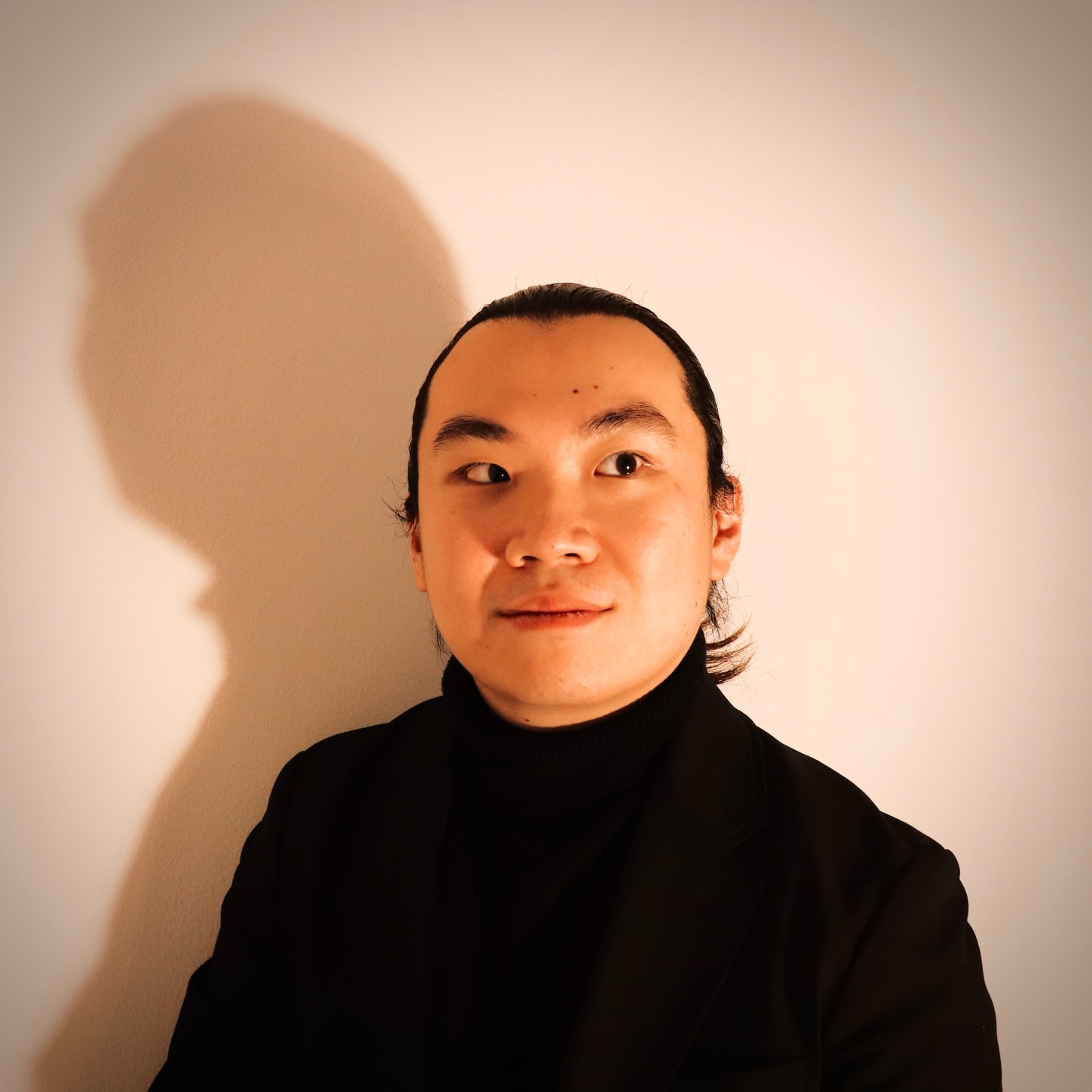 ✅ 23 performances of Bach’s Matthäus-Passion. In 12 major venues across the country with different groups. All In 5 weeks. 🗓️
I performed them all: Evangelist, arias, both choir I and II. 💪🏻
Each concert I felt like entering a different world. 🎼
Because a masterpiece like this holds so many possibilities. Some interpretations are more reserved, others more dramatic. Some stay close to tradition, while others explore something new.
After performing it this many times, I became much more aware of how much a moving performance depends on these choices — pacing, colour, intention, and how the story is carried.
What makes this music remarkable is that it continues to speak, and that what was written centuries ago can still feel relevant today.
I believe, our responsibility as artists is not to limit ourselves and the possibilities, but to use the palette of tools and colors we have to shape the music for its thoughts and stories, and to let it resonate again in today’s world. 🌍
🥂 Until next year again!
#operasinger #bach #classicalmusic #baroque #musicianlife