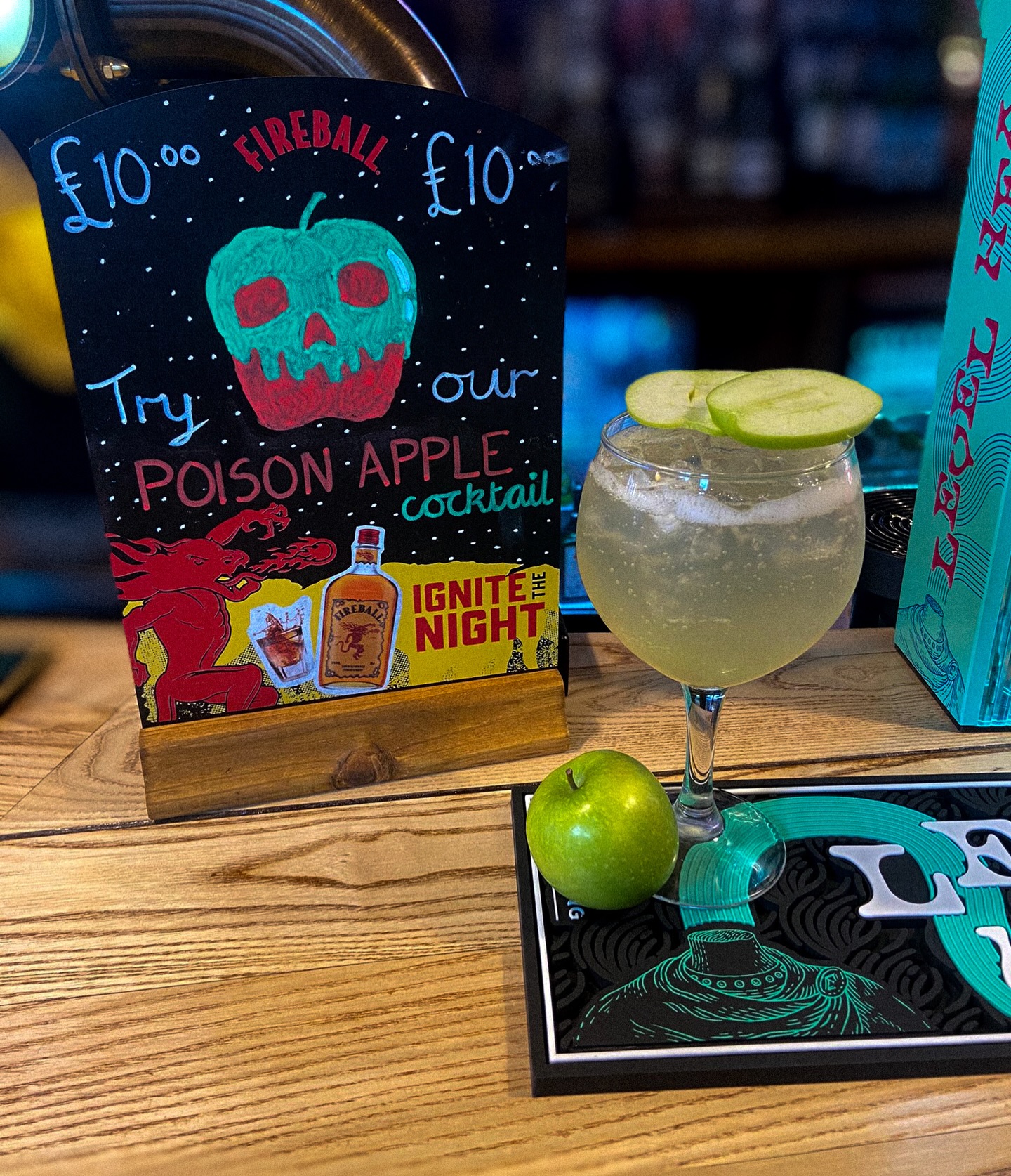 🍏 Mirror, mirror on the wall… who’s ordering the fairest cocktail of them all?
Our Poison Apple is ready for Disney Quiz night ✨
Come along for Disney trivia, themed drinks, and a bit of magic at the bar 🏰
#DisneyQuizNight #ThemedCocktails #PoisonAppleCocktail #QuizNight #Southend