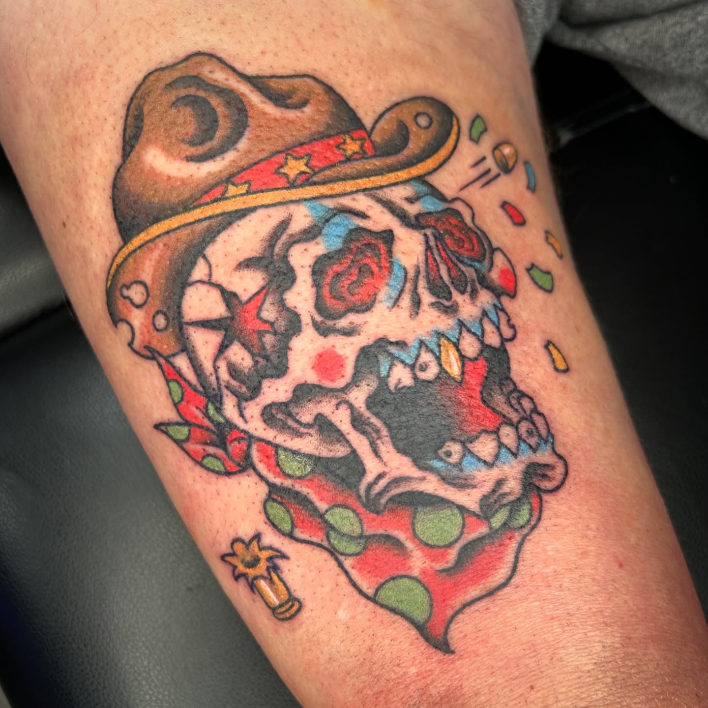 🎊 Got to do my cowboy clown skull with confetti brains!!! It made me very happy to do this, thank you John for snatching up this design! I have two other clown skull designs still available, DM me to claim them 🔫
.
.
.
#skulltattoo #cowboytattoo #traditionaltattoo #clowntattoo #pghtattooer