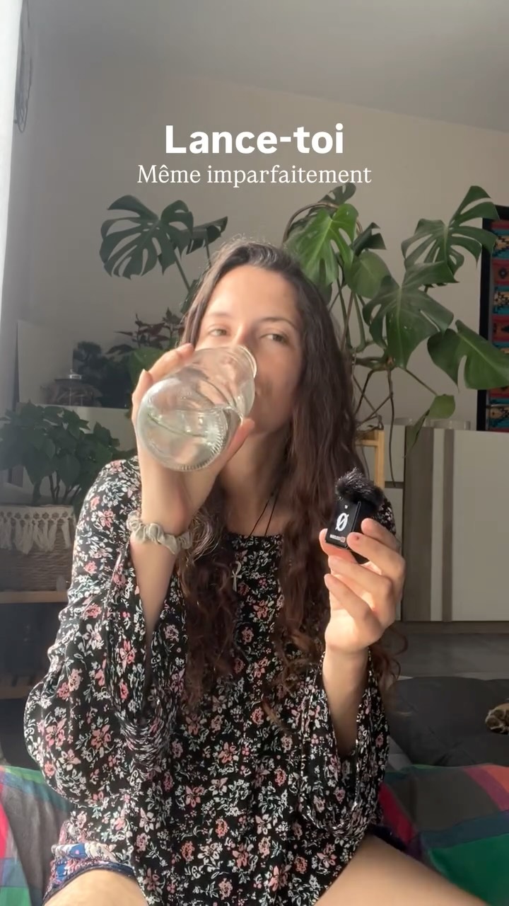 Tu apprendras bien plus en faisant qu’en attendant.
Car ce n’est pas la perfection qui t’appelle, mais le mouvement.
Et chaque pas, même hésitant, t’aligne un peu plus avec ce qui est juste pour toi.