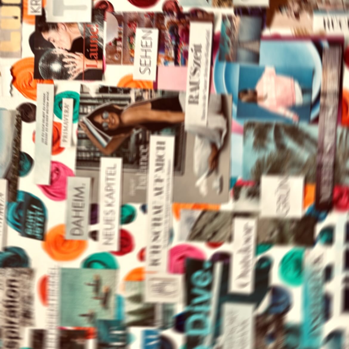 Irgendetwas in mir sagt:
Es ist Zeit für einen Neustart 🌷
Visionen und Ziele setzen.
Zum Start der Sommerzeit gestalte ich meine ganz persönliche Seelen-Collage.
Während die Natur aufblüht, erlaube ich auch meinen Träumen, Raum einzunehmen und zu wachsen 🌿
Und was möchte in dir gerade neu entstehen? Vielleicht ist genau jetzt dein Moment für einen Neustart.
Welche Worte oder Bilder zeigen deine Vision? Probier es aus ✂️, schreib es mir in die Kommentare 🙏🏻✨