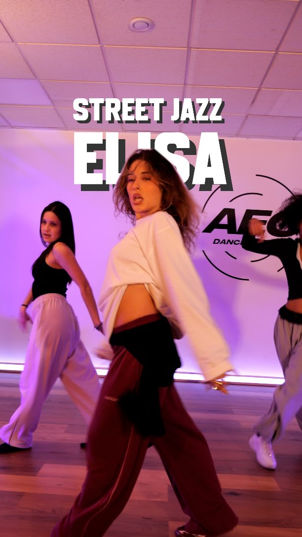 💥 C'ÉTAIT LE COURS DE ELISA HALEWA 💥
📍 AEC DANCE STUDIO
Lieu: 2 place rutebeuf, 75012 PARIS
#streetjazzdance #streetjazz #danceparis #danceclass #paris