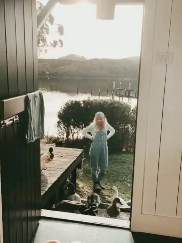 Two shacks. Lettes Bay. @ourtassiesummers.
All you need now is a couple of your closest quackers… and a reason to shack up like love ducks. 🦆🦆