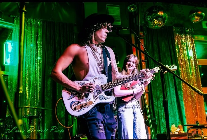 Throwin a hoedown at @thebasementnash next Monday April 27 for the @thebeauburnetteshow monthly residency!!!
📸: @larburnett
🎨: @velvet.crossroad