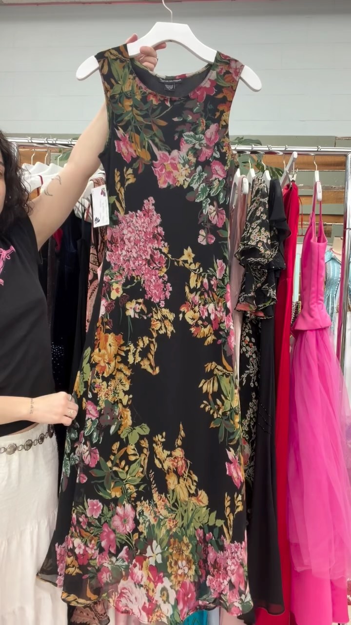 New inventory of dresses for ANY occasion 🤩 Whether you’re shopping for a romantic date night, festival, or prom, we’ve got you covered! 💘 This is just a sneak peek of our dreamy dress selection ready to go home with YOU! 💋
#timewarpbr #shoplocal #midcitybr #vintagefashion #vintage