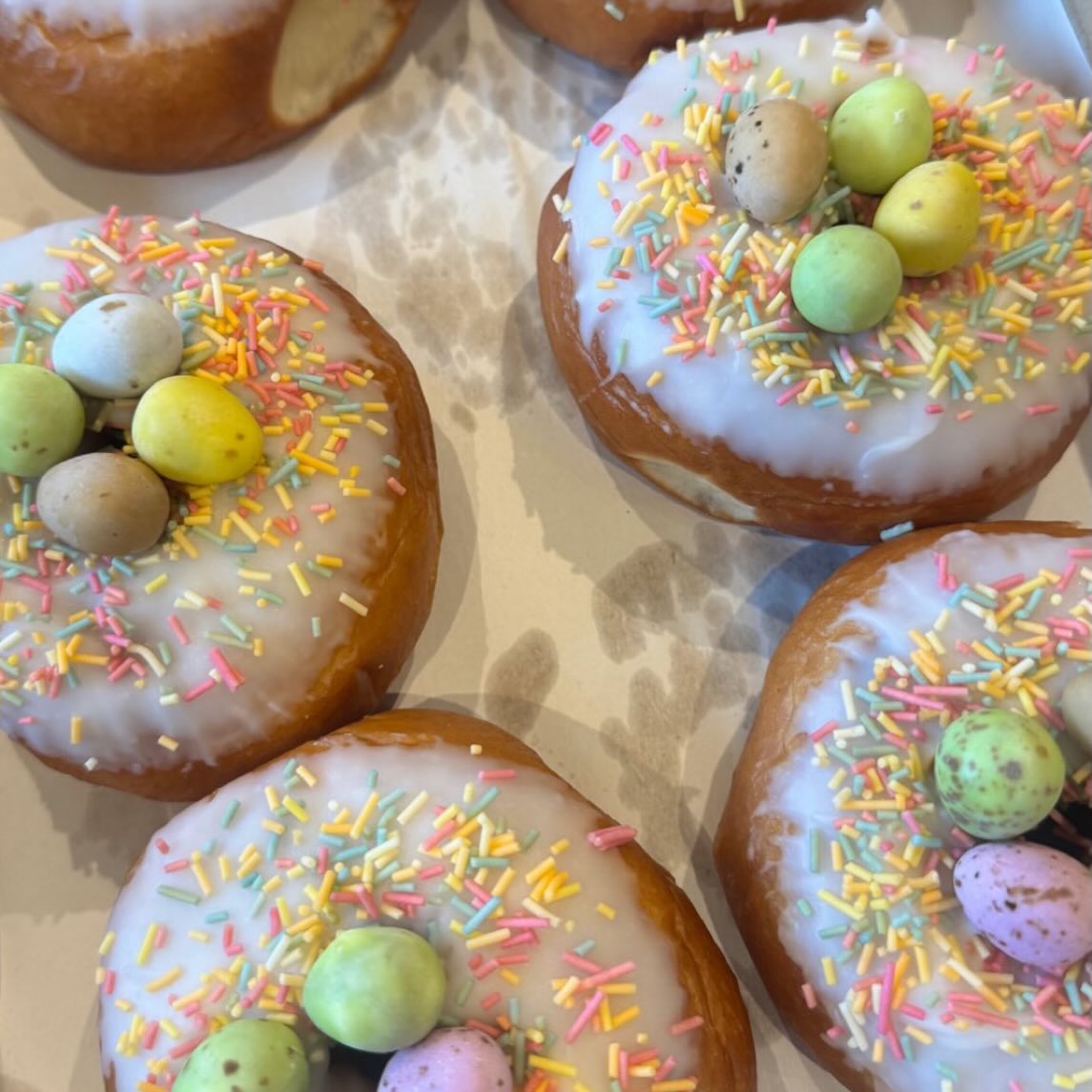 You might need to be quick to grab one of these @whitemills_kitchen_and_bar ….. breakfasts, pastries, hot and cold drinks and the roasts 🙌🏼
Happy Easter to you all. 🐣
Sandwich Independent trade, offers residents and visitors all of the following (and a bit more):
Antiques, wine tasting, coffee, cake, pet shops, unique gifts, jewellery, good food, clothes, boutiques, children’s wear, footwear, art galleries, cocktails, ironmongers, churches, arts events wakeboarding water park, books, museums, pubs, nursery/childcare, nature reserve, town walk, river walk, quay, carpets, hair salons, golf, butchers, languages, tattoos, post office, parcel drop off, key cutting, convenience store, pet treats, pet accessories, brewery, aesthetics, hotels, florist, pick your own, pharmacy, vintage, pre loved, aesthetics, open water swimming, beaches, taphouse, ale, physiotherapy, yoga, reformer, facials, tanning, nail services, nurseries, farm shops, animal feed, Airbnb, reflexology, therapy, men’s circles, women’s circles, stonemason and all the usual business services.
#whatthreewords Catching Intrigued Analogy
#visitsandwich #eastersunday #sandwichtownbusinesscompass #independentbusiness