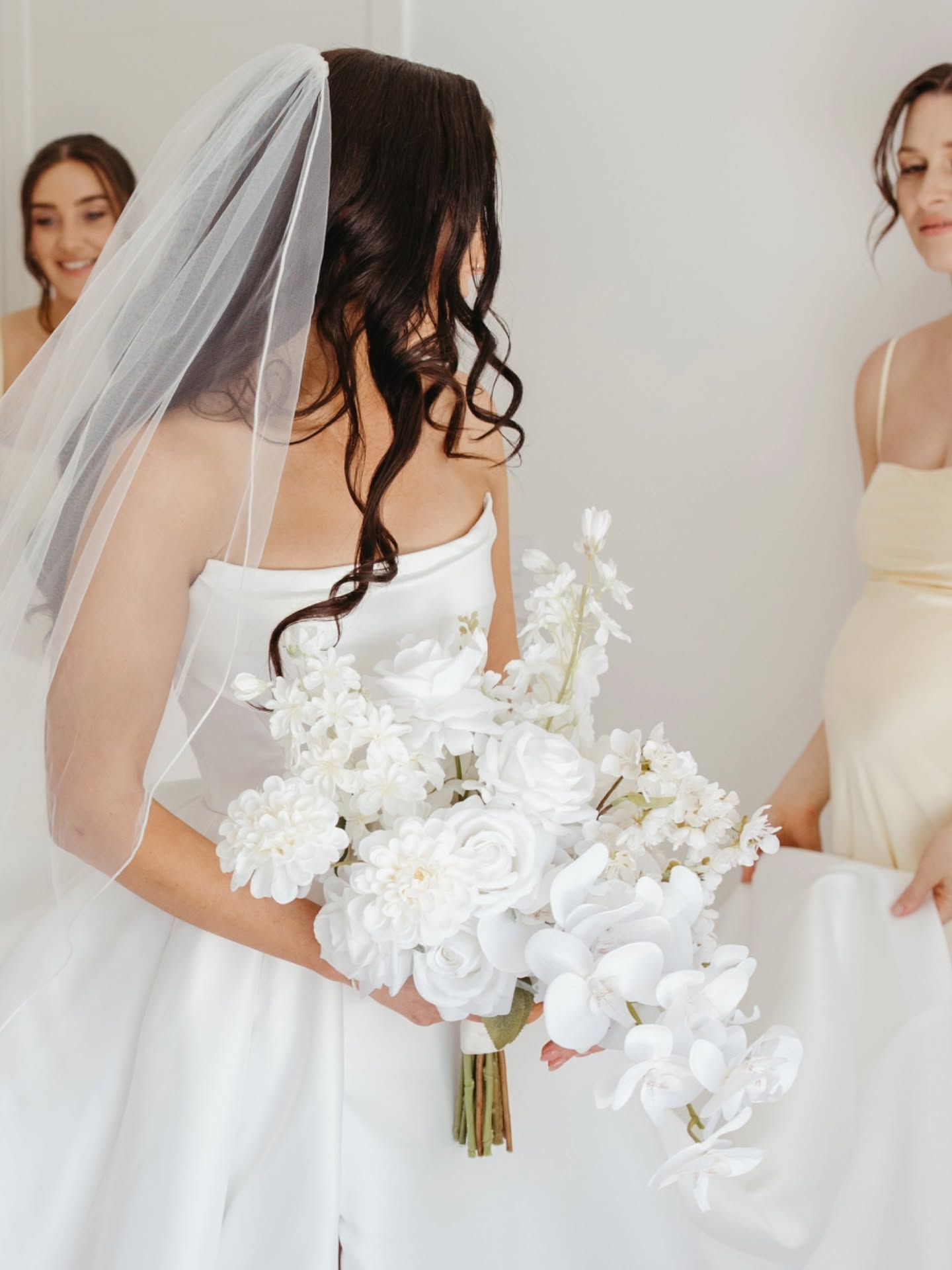 I always send photos and videos to the bride before finishing the stems, in case she wishes small adjustments.
(See the video)
Hardly ever do I get a request to change them. 🙏🏻
This bouquet had so much movement; I mean those cherry blossoms, how they fall across my arm is just wonderful 😍
Thank you to my bride for trusting me with your vision and for sharing photos!
If you would like your forever bouquets designed by me, don't hesitate to get in touch x
Wendy
#melbourneweddings #bridalbouquet #weddingfloristmelbourne #luxuryweddings #fauxflowers