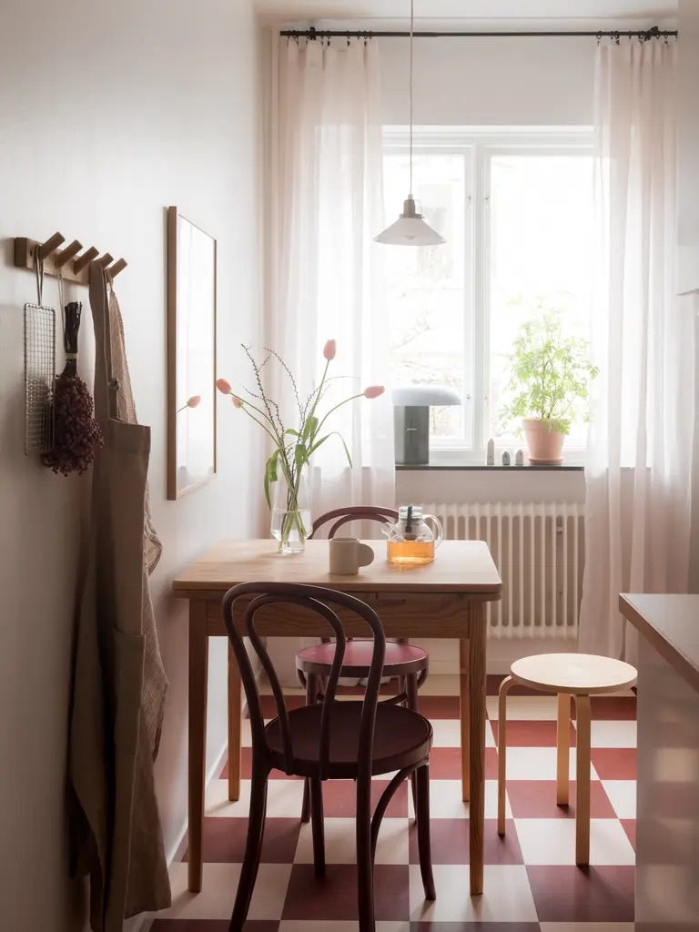 Härliga detaljbilder på Såggatan 35H fångade av @fotografalencordic ♥️
Styling av oss på @josefssonljung för @nyakvadrat.majorna.