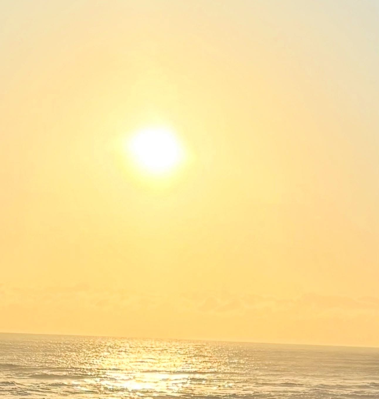 Be the Light ☀️🌊✨
Beyond what you see… beyond what you’ve been taught…open your eyes to receive and remember…you are not only physical form — you are a field of conscious energy, a living frequency woven into the fabric of the universe.
Activate ✨☀️✨
Light is not something you chase.
It’s something you *remember*.
Every thought you hold, every emotion you embody, every intention you set…is a signal, a frequency shaping your reality.
So choose your frequency with awareness.
Tune into love.
Align with truth.
Expand into presence.
As you raise your energy, you don’t just change your inner world — you shift timelines, open pathways, and activate new possibilities.
To *be the light* is to embody coherence.
To *hold the light* is to remain steady in your frequency, even when the external wavers.
To *become the light* is to awaken to the truth that you are both the observer and the creator.
Like sunlight dancing across the ocean,
your energy ripples far beyond what you can see ✨🌀✨
The programs may have spoken otherwise but You are not here to dim, contract, or play small.
You are here to radiate.
To activate.
To remember….You are the light experiencing itself. ✨
Much love joy and light
Girl Awakening ✨
#nofilter #lightcodesactivation #solaris #lightbodyactivation #girlawakening