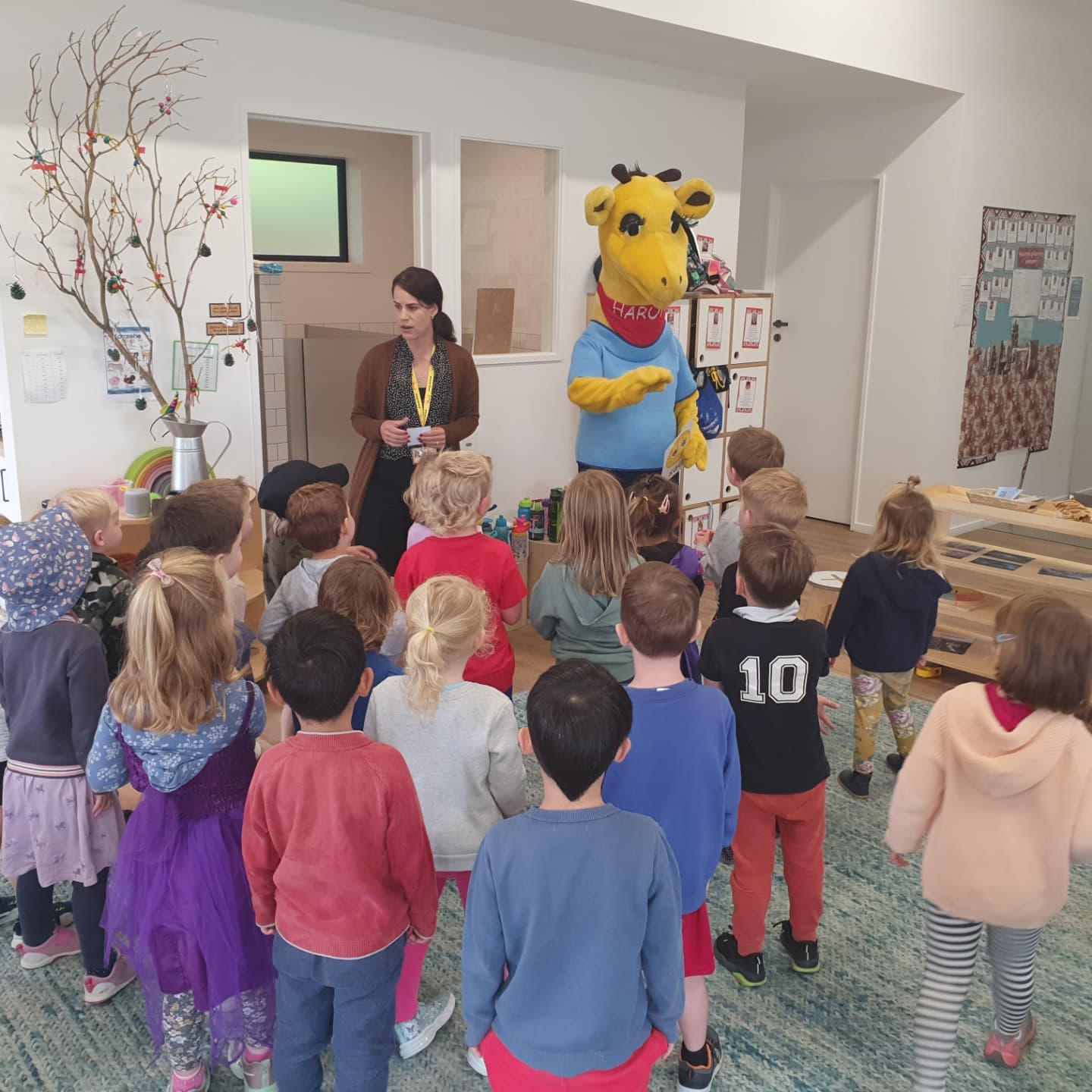Lauren, Keri & Harold visited Hatch today and helped our tamariki to explore looking after ourselves and being a kind friend. Our tamariki really enjoyed learning from their educators and of course meeting Harold himself. @lifeeducationtrustcanterbury