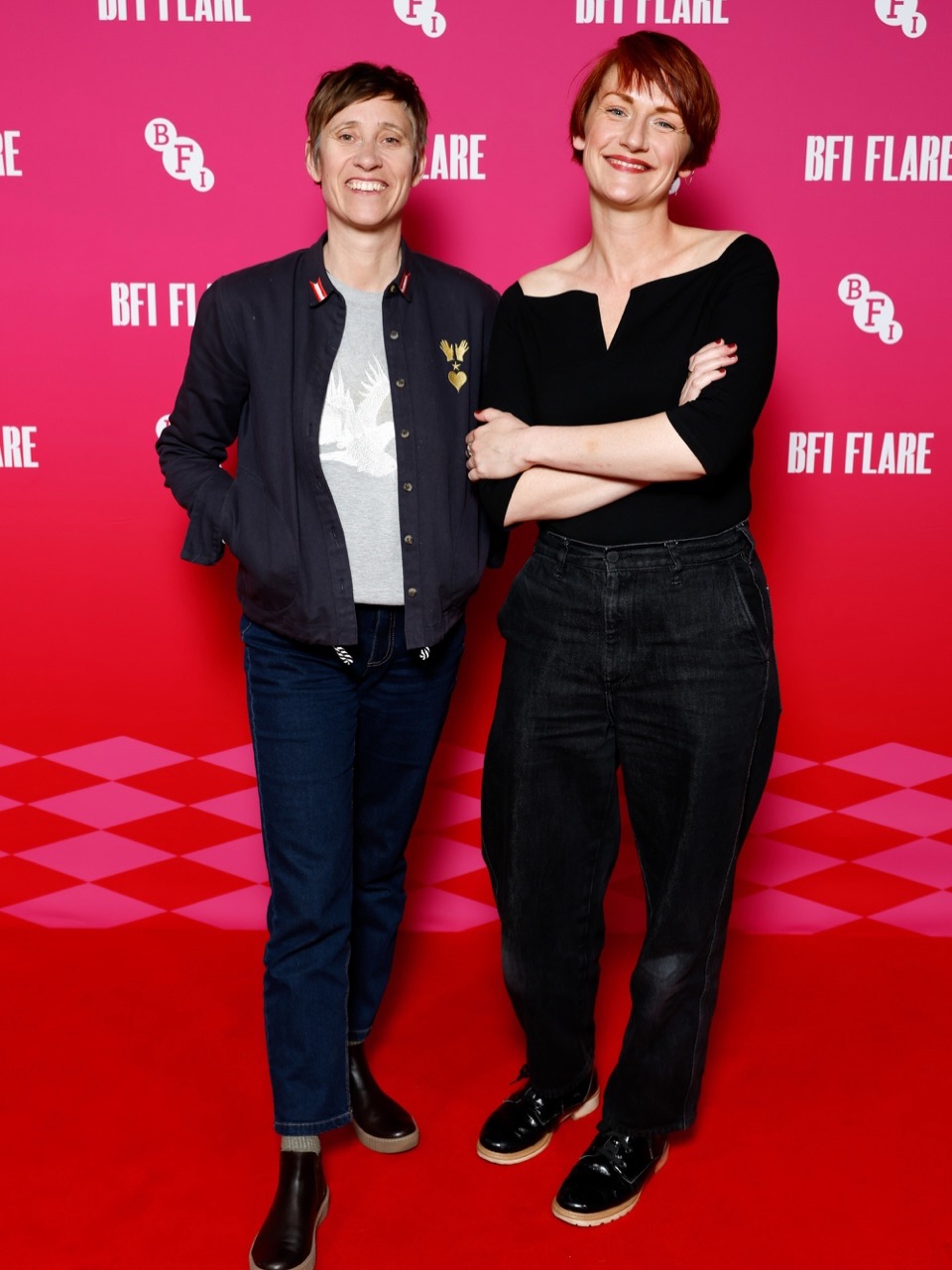 Merci du fond du cœur @britishfilminstitute BFI Flare pour ces magnifiques projections de Amantes.
Quelle fierté et quelle joie de partager ce film avec vous, dans une ambiance si chaleureuse et vibrante.
On repart le cœur rempli de gratitude, d’émotion et de fierté !
Merci encore à toute l’équipe du film qui était là en pensées avec nous 💜🌈
A heartfelt thank you to BFI Flare for these beautiful screenings of Amantes.
Such pride and joy in sharing this film with you all, in such a warm and vibrant atmosphere.
Leaving with full hearts, deep gratitude, and pride.
Thank you to the whole team who were there in spirit with us 🌈💜
Photos : @millieturnercreative