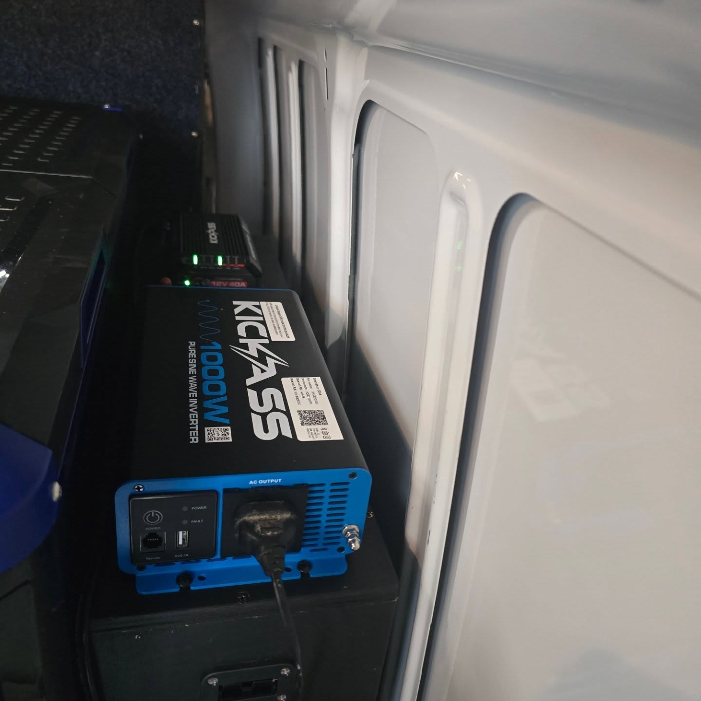 Work Van dual battery. We built a battery box with 200ah's of lithium. A 40amp kickass dcdc charger and a 1000watt inverter and a couple of our white amber strip lights. This little setup was low cost but will run the fridge and charge cordless tool batteries.
@kickassproducts #dualbattery #kickassproduct #inverter #workvan