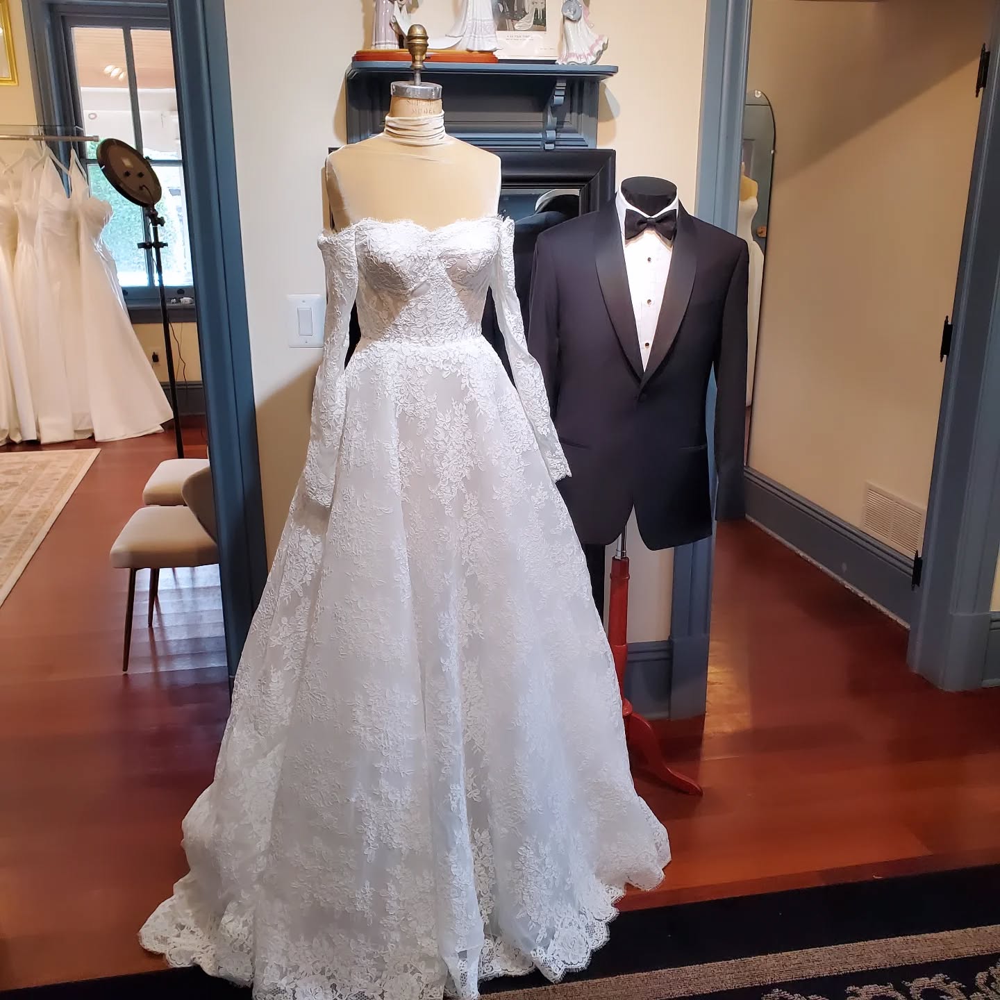 We have the prettiest gowns💓 Pictured is Gabriella from the Atelier Wu collection by @jessicacouturebridal. If you love lace and want to be a show stopper 💥💫, this is the gown. Shawl collar tuxedo jacket from #tuxedobysarno.
#laceweddinggown
#shoplocal
#2026BRIDRE
#pabrides