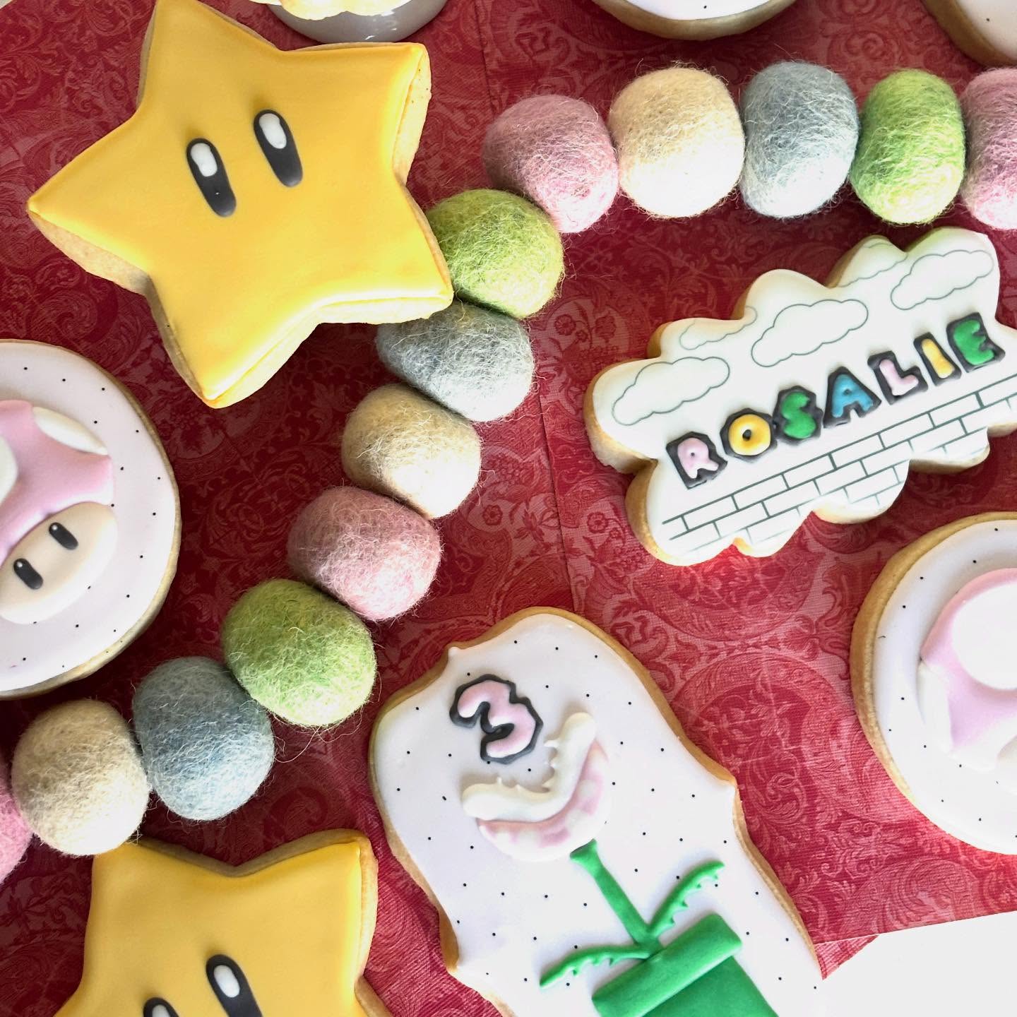 From blobs of icing to this 😍
Every set is made by hand—which is why no two are ever exactly the same (and I kinda love that).
#missmoosbakeshop #customcookies #decoratedcookies #texascookies #birthdaysugarcookies