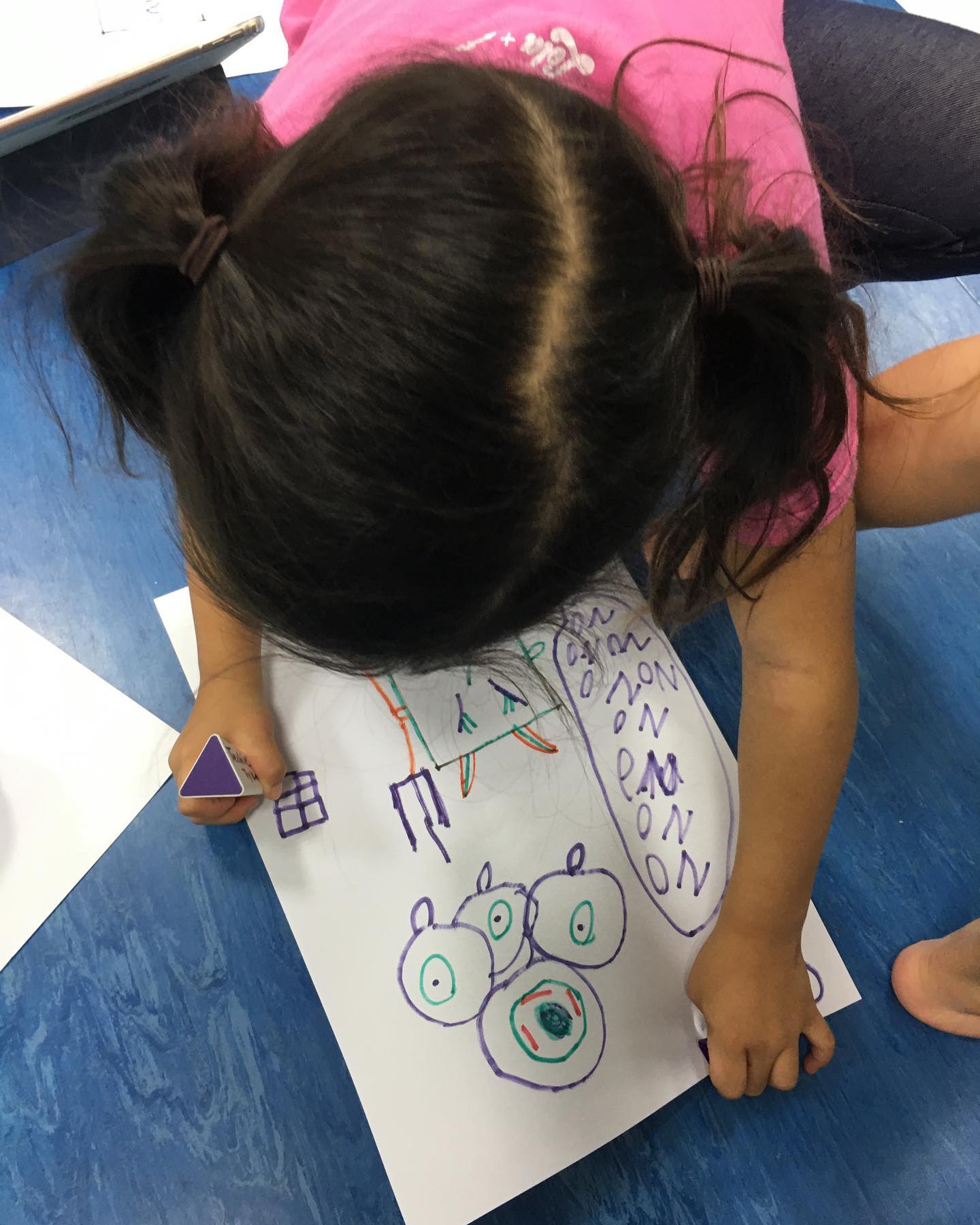 Computational thinking is more than math and logic. It’s should also be a form of creative self-expression.
These kids are barely 6 and already co-creating RoboArt, drawing connections in seemingly disparate fields: coding 💻+ robotics 🤖 + abstract art 🎨+ geometry 📐.
The future is promising indeed!! 🤩🤗