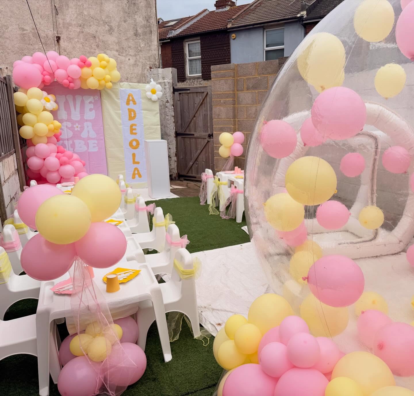 First garden party of the year ☀️
Thank you for returning dedicated to detail
We loved being apart of your social day
Beautiful collaboration with @omolade.xo
Balloon display match’s beautifully
Www.dedicatedtodetailltd.co.uk
#birthdayparty #pinktheme #yellowtheme #bubbledome #softplayhire
