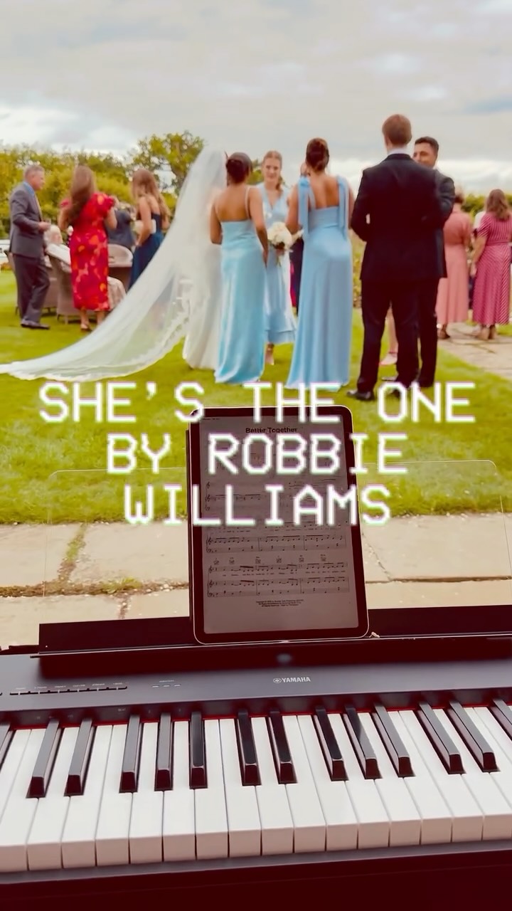 🎶’She’s the One’ by Robbie Williams
www.daniellaw.co.uk (Link in Bio)
#eastongrange #bruisyardcountryestate #butleypriory #seckfordhallweddings #woodhallmanor