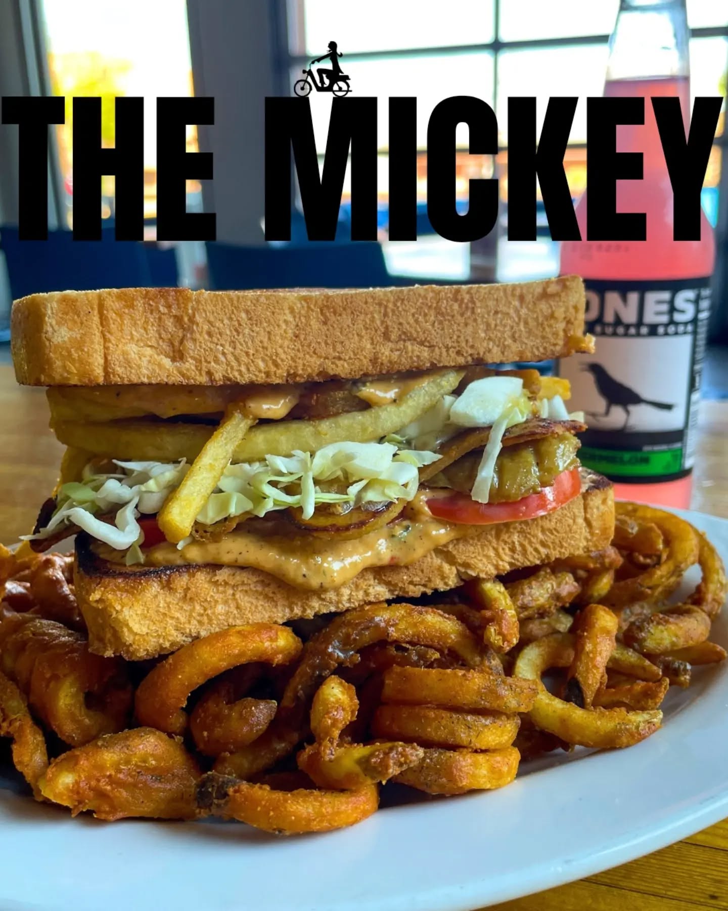 🥪The Mickey🥪
Now at #greenphx
Sliced mock turkey* with melted chao cheese, shredded green cabbage, fresh tomato, and curly fries with secret Mickey's sauce on Texas toast.
*Contains nuts
🥪
#phxvegan #phoenixvegan #azvegan #phoenixeats