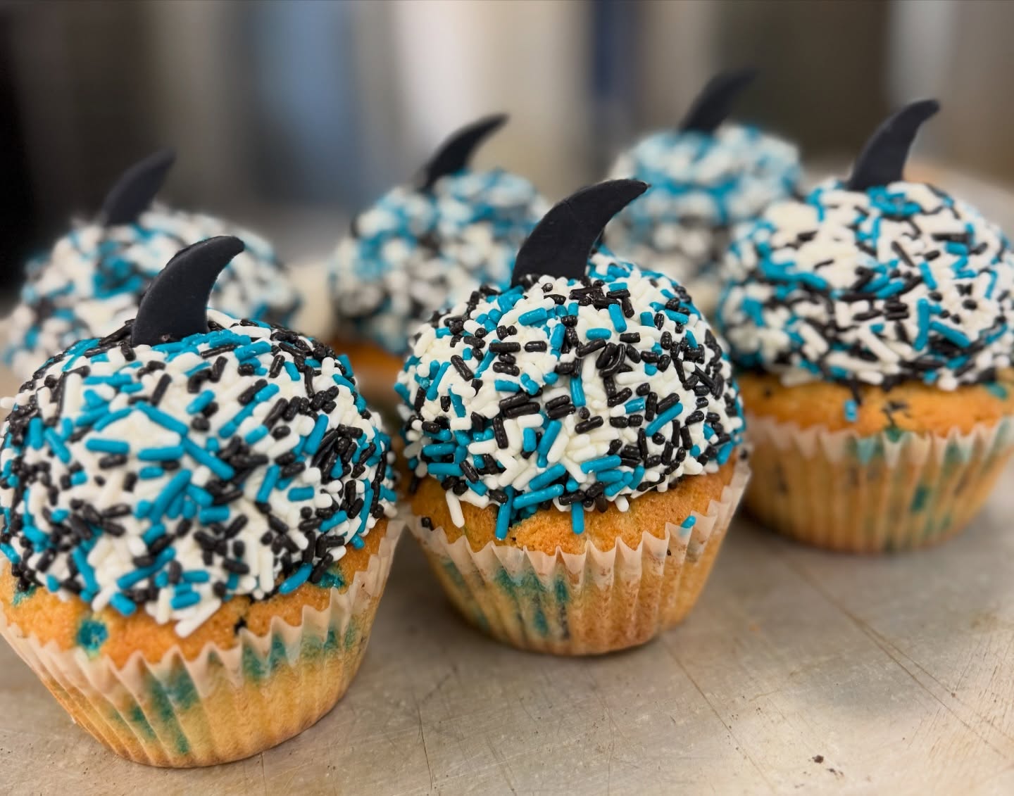 Gameday!!! Let’s go Sharks! Open 11am - 6pm 🦈🧁🏒 #cupcakes #sanjosesharks #blacknteal #sharksfetti #elevatedcupcakeexperience