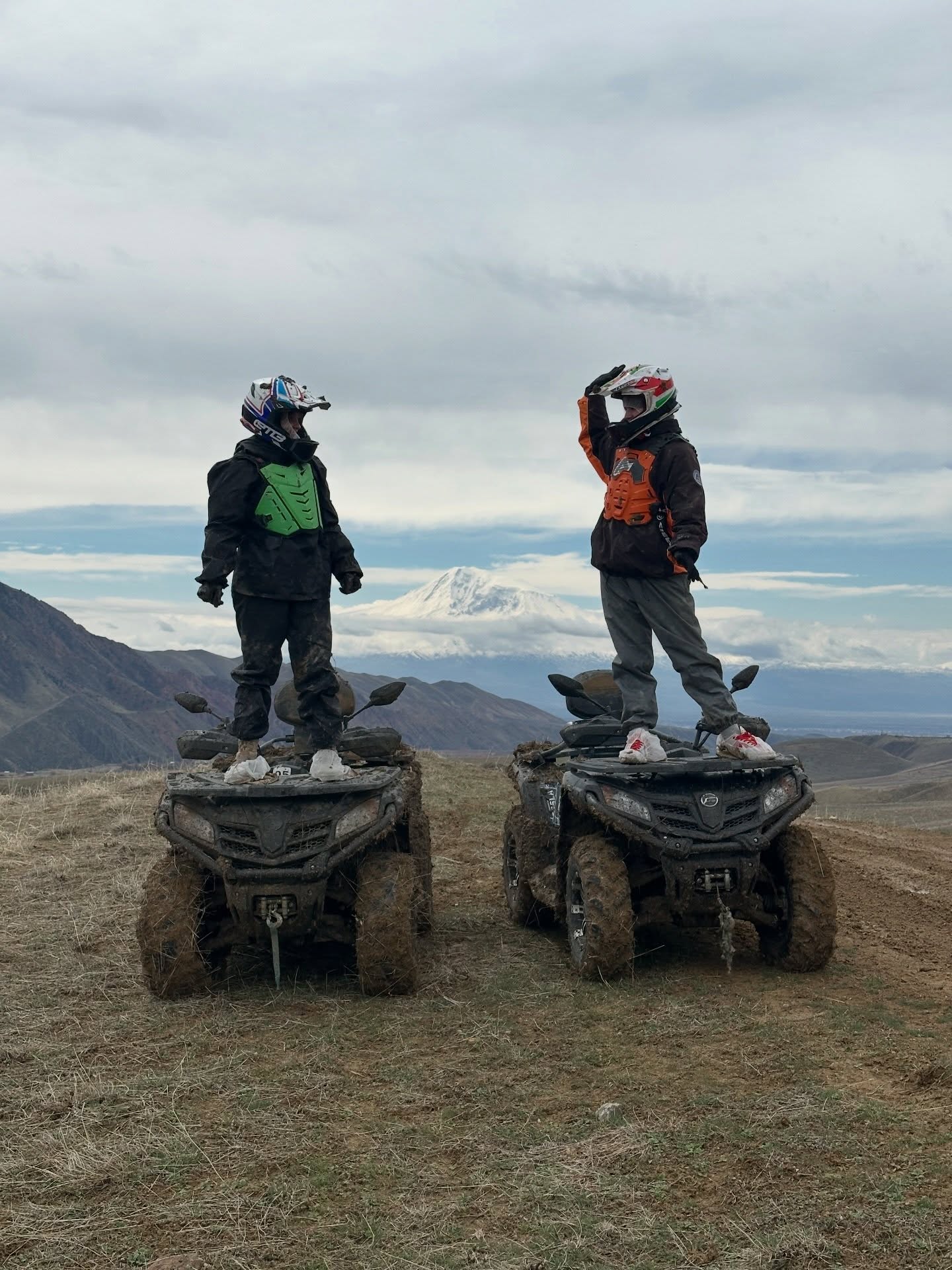 Грязь — не помеха, если в тебе живёт жажда приключений 💥
Настоящие эмоции не боятся ни луж, ни бездорожья — только вперёд!