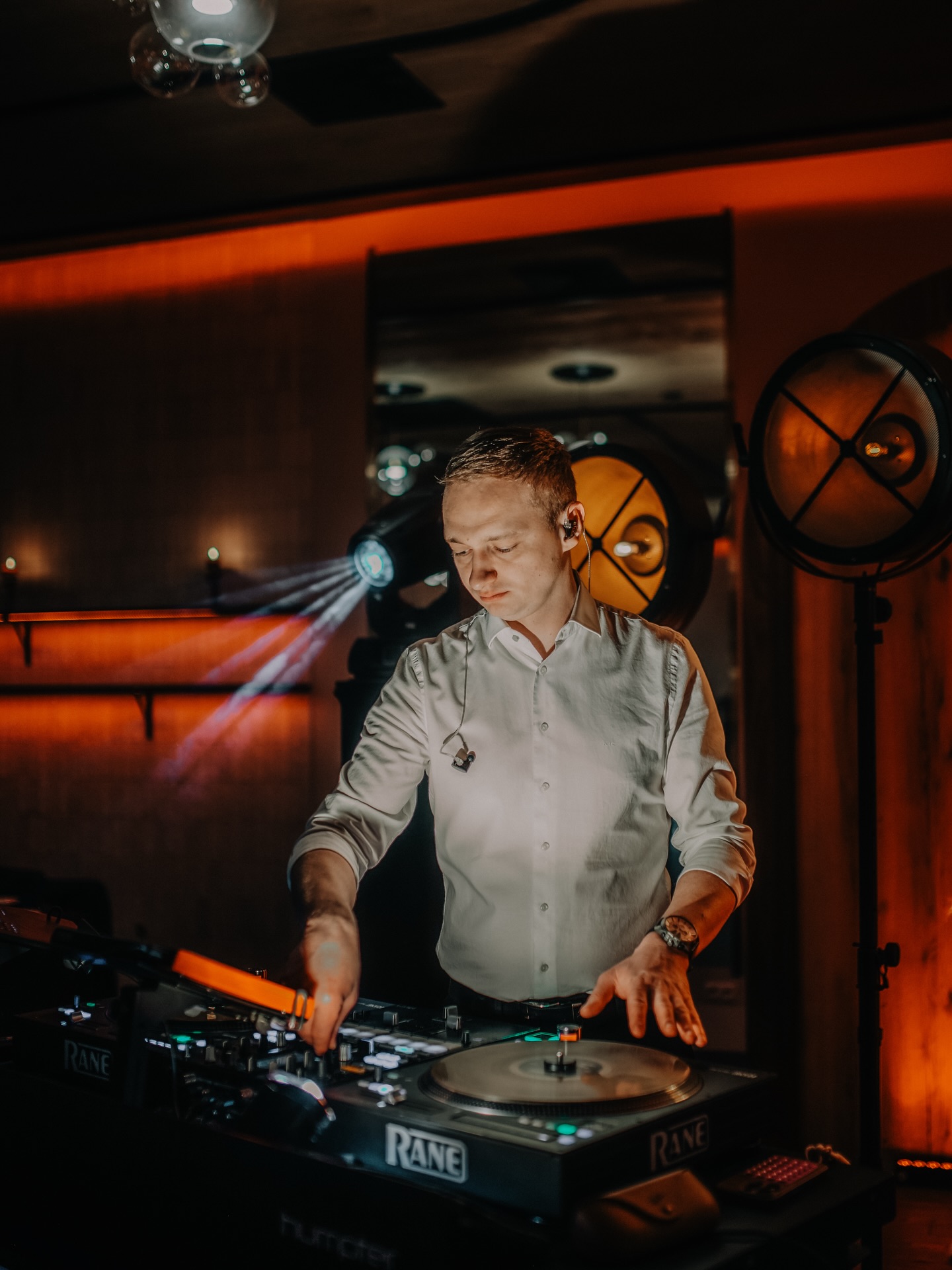 170 wyjątkowych kobiet. Jedna noc. Jedna energia 🔥
Kobieciarnia w najlepszym wydaniu @restauracja_avocado 💃
📸 @dagmarachaladajpracowniafoto kadry jak na okładkę 😳👏❤️ z @asiasax mamy cichy plan na ten sezon, aby zabierać Cię na każde wesele jako prywatnego fotografa 🤫
#dj #wesele2026 #djnawesele #weselnydj #warszawa