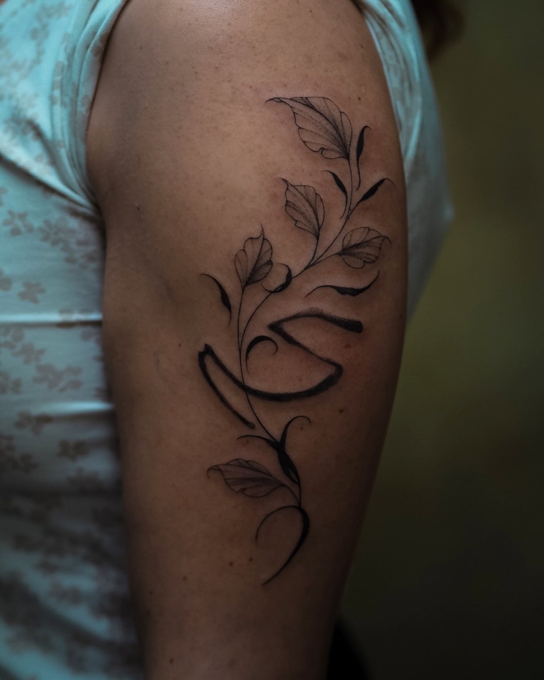 Napadlo by vás, že ten abstrakt je ve skutečnosti písmenio M? První písmeno M, které napsal syn klientky. Krásné a osobité, že?
🇬🇧
Would you have guessed that the abstract is actually the letter “M”? The first “M” written by the client’s son. Beautiful and unique, isn’t it?