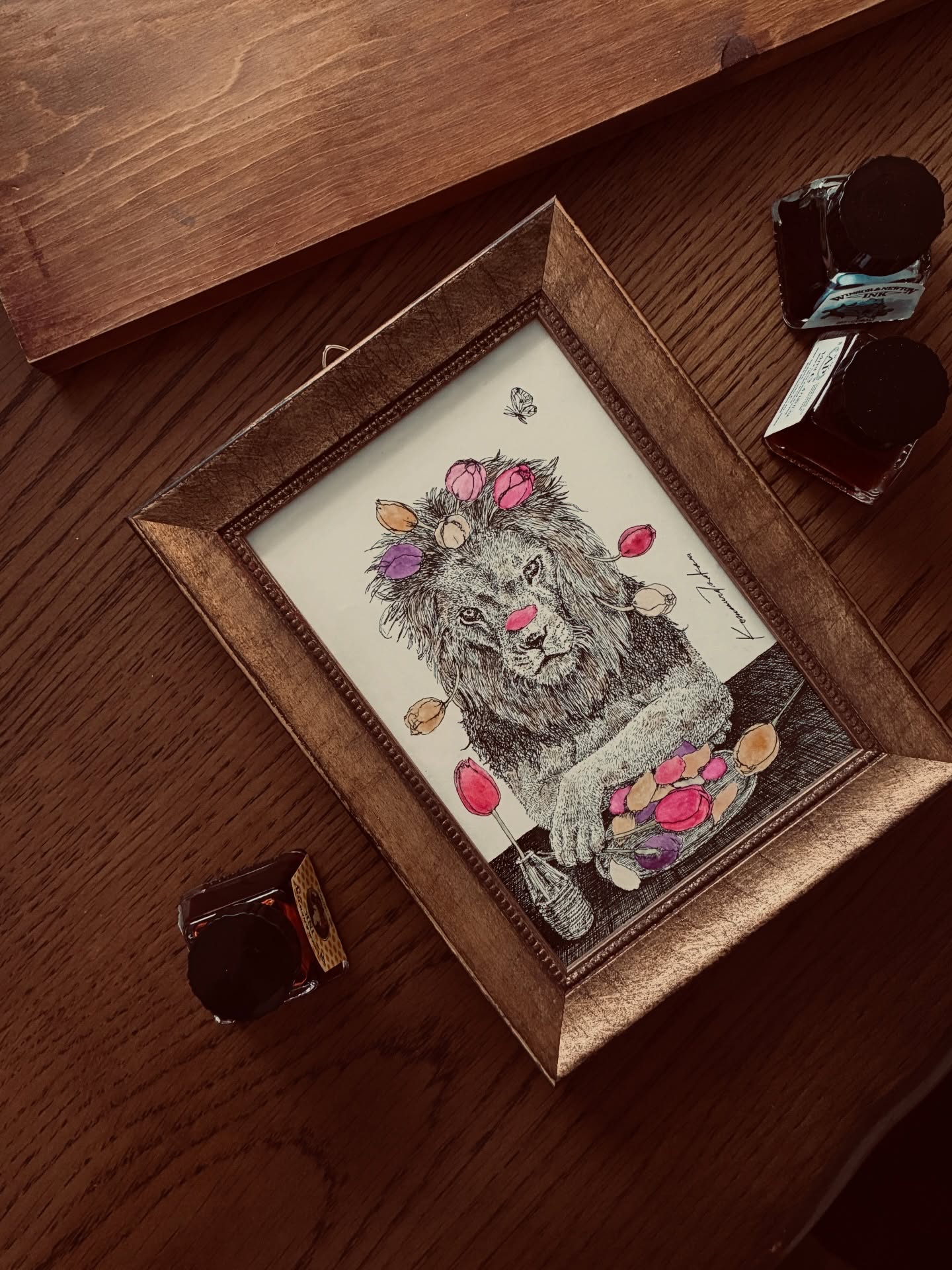 愛愛しきチューリップたちをご覧いただき、誠にありがとうございました。
色鮮やかな春の夢から覚め、私は次なる物語の頁をめくります。
目指すのは、ペン先から生まれる、大きな、大きなモノクロームの幻想。
#ペン画 #ペン画イラスト #絵のある暮らし
#penandink