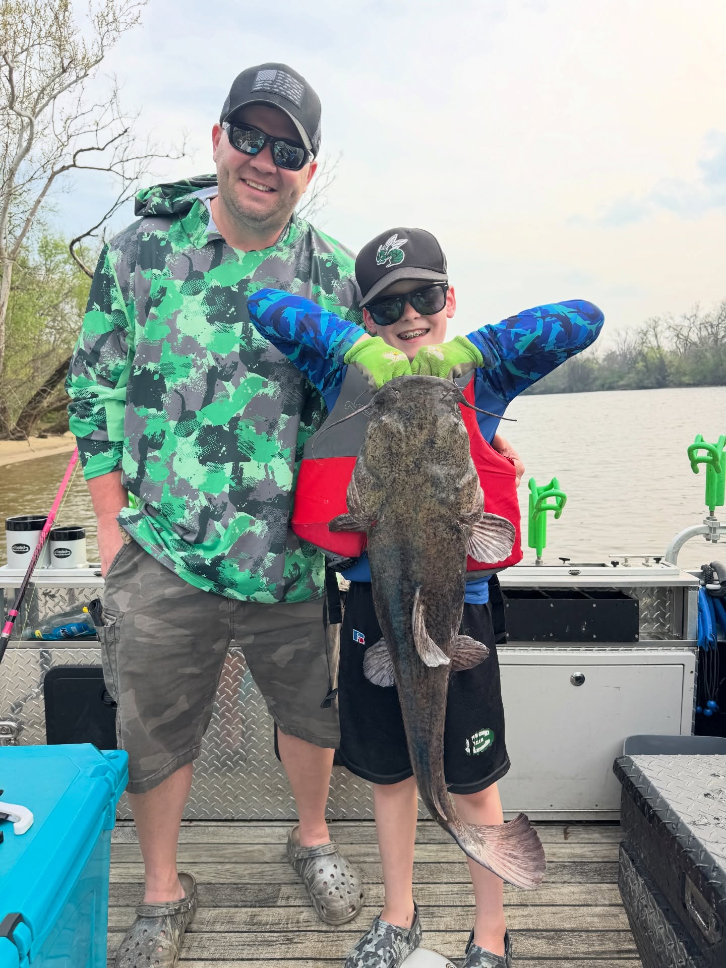 Flathead rounds out the trifecta on the day! Blue catfish, channel catfish, Flathead catfish!